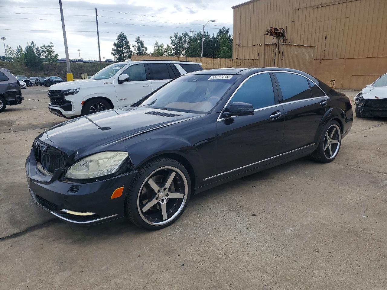 2010 Mercedes-Benz S 550, VIN WDDNG7BB1AA330322 — Front end