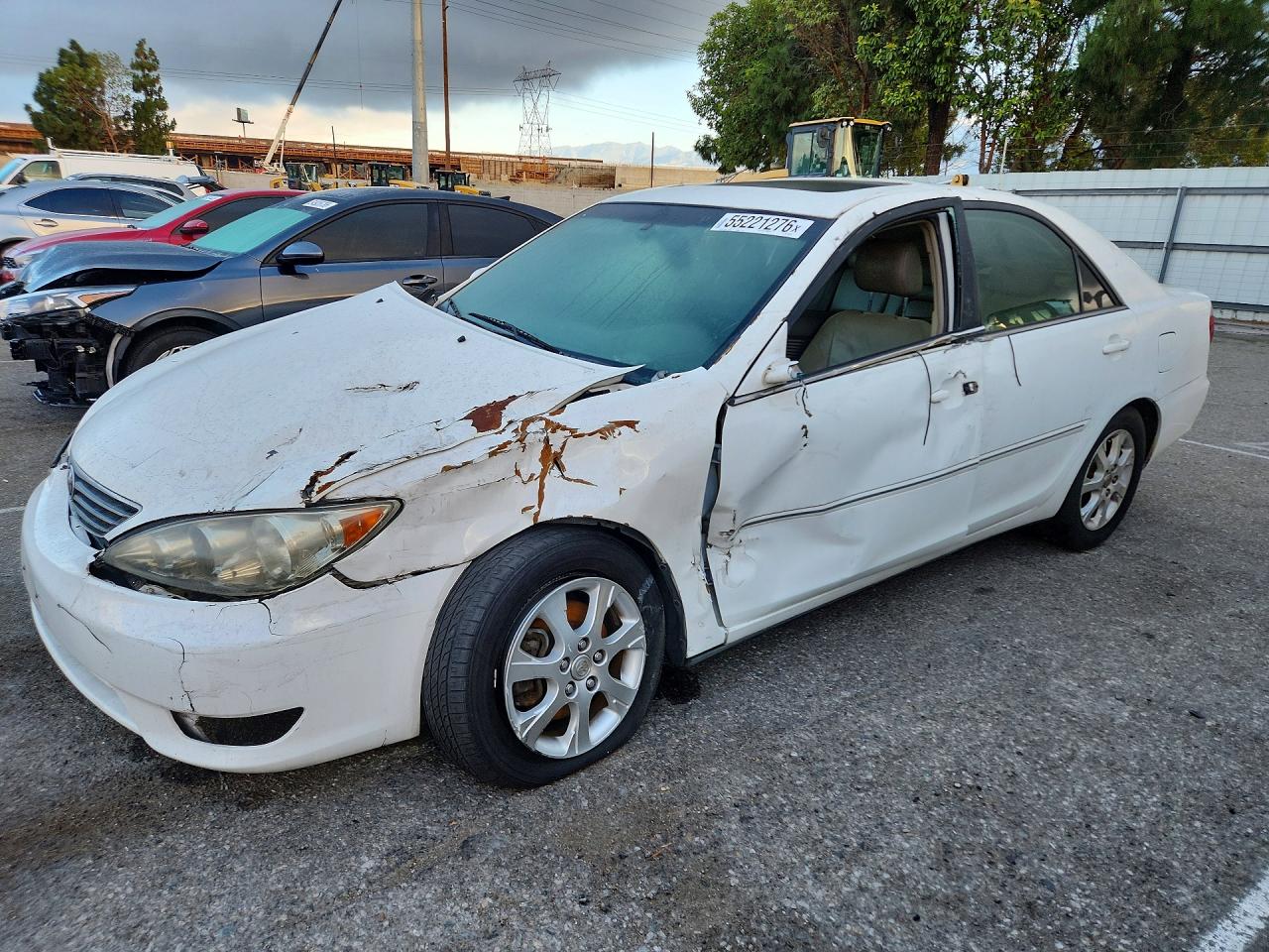 2005 Toyota Camry XLE, VIN 4T1BF32K35U085063 — Front end