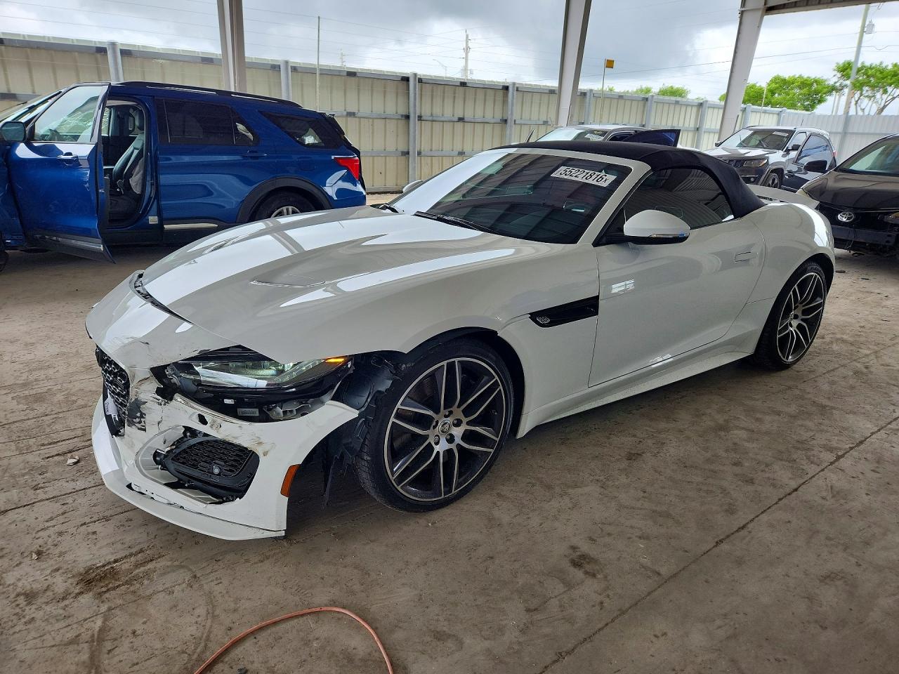 2024 Jaguar F-Type R-Dynamic, VIN SAJDF5EE4RCK87308 — Front end