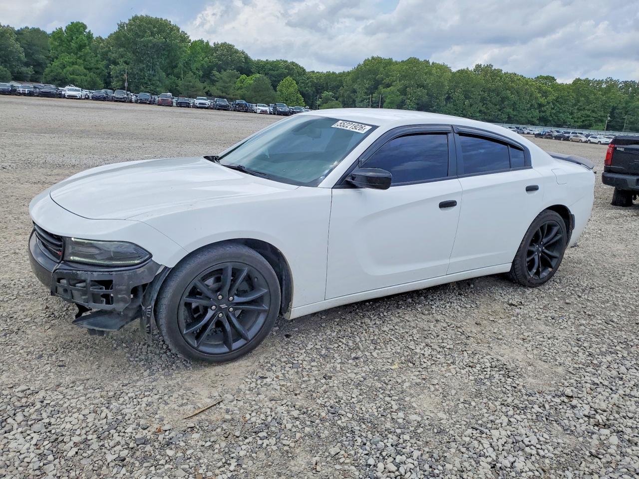2017 Dodge Charger SE, VIN 2C3CDXBGXHH504457 — Front end