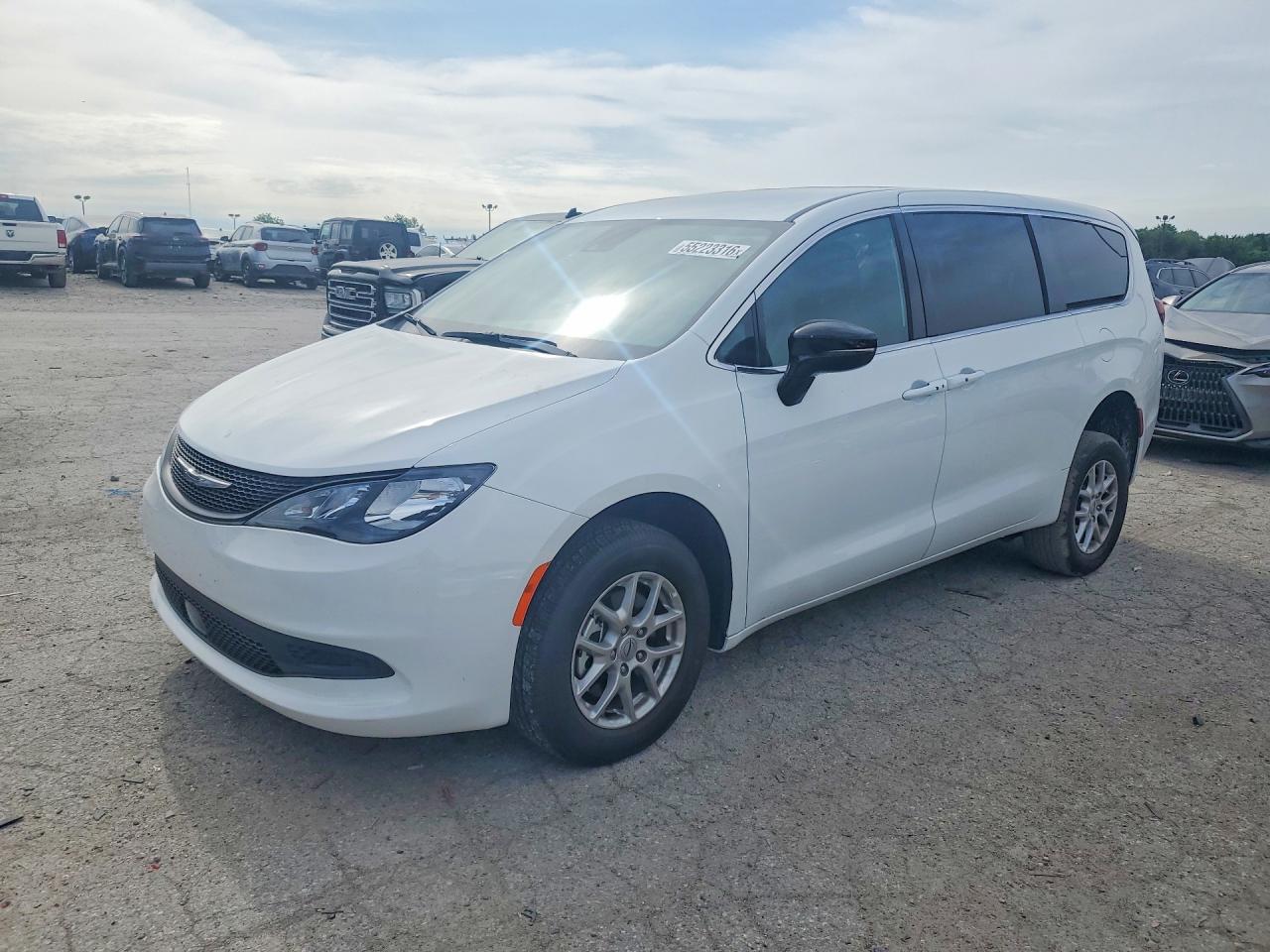 2025 Chrysler Voyager LX, VIN 2C4RC1CG3SR533398 — Зад