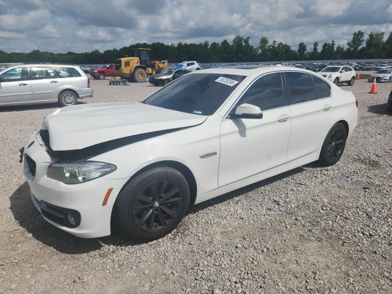 2016 BMW 5 Series 528i, VIN WBA5A5C57GG351753 — Front end