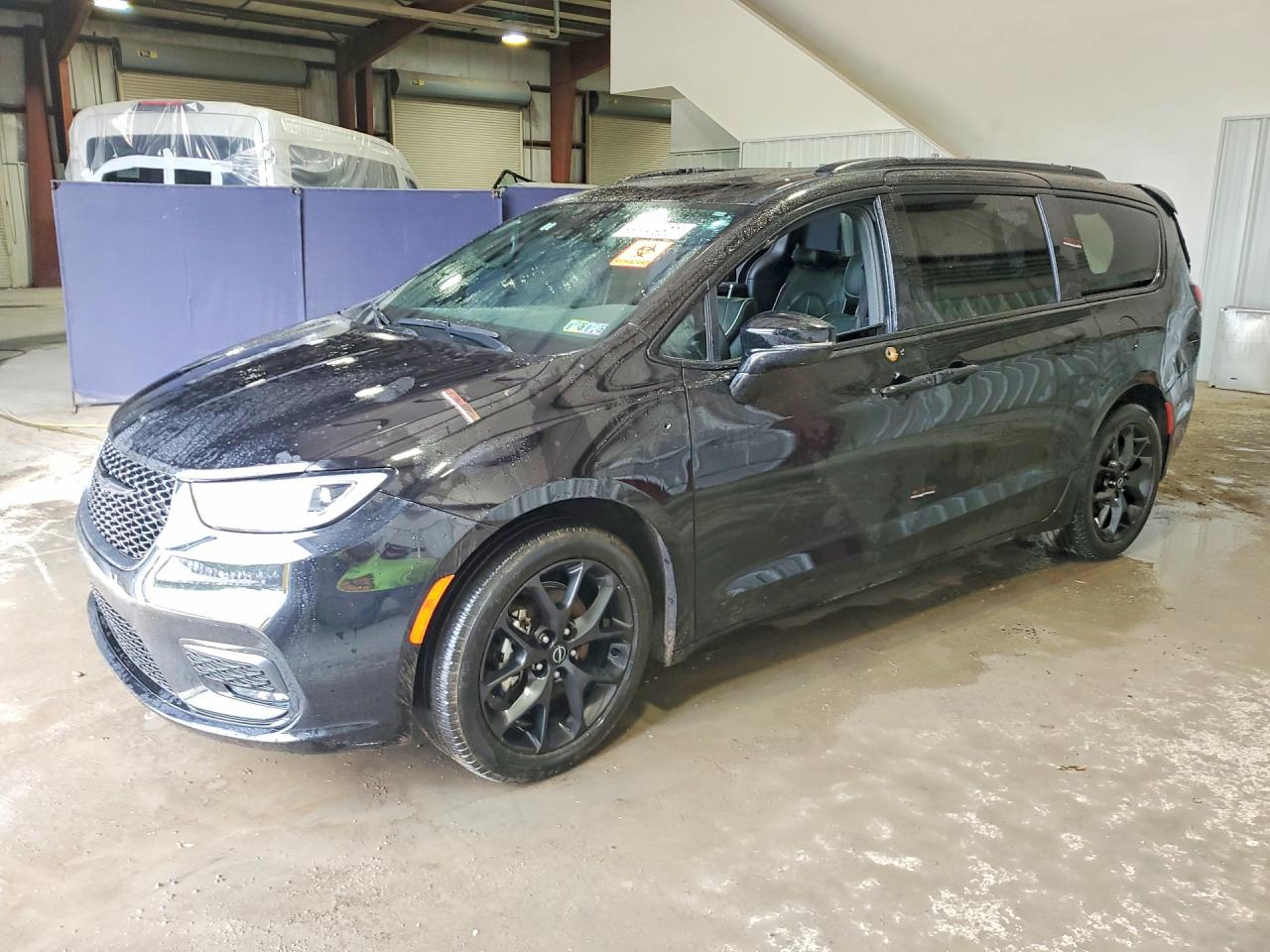 2025 Chrysler Pacifica Limited, VIN 2C4RC1GG6SR578068 — Rear end