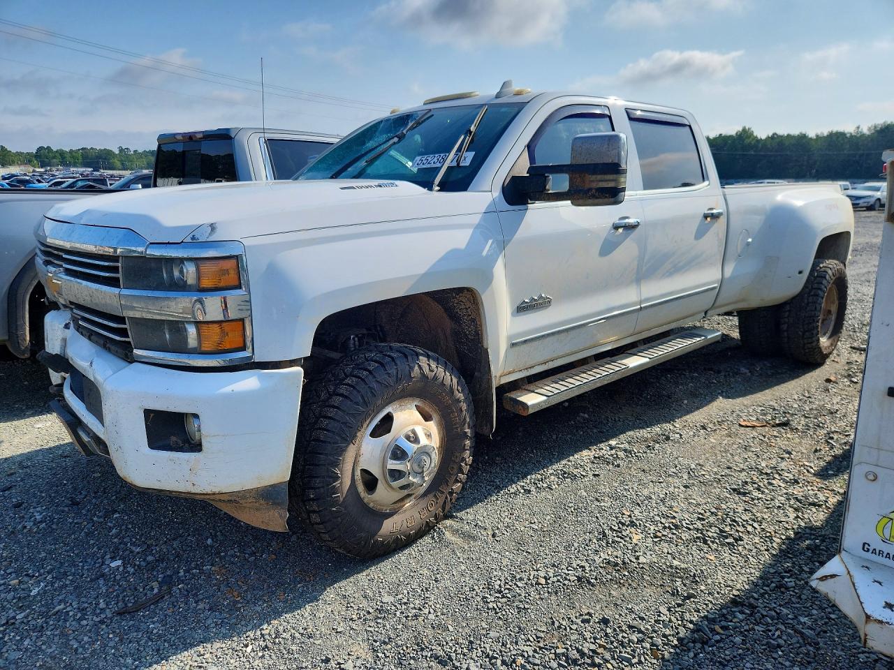 2015 Chevrolet Silverado 3500HD High Country, VIN 1GC4K1E88FF590440 — Перед