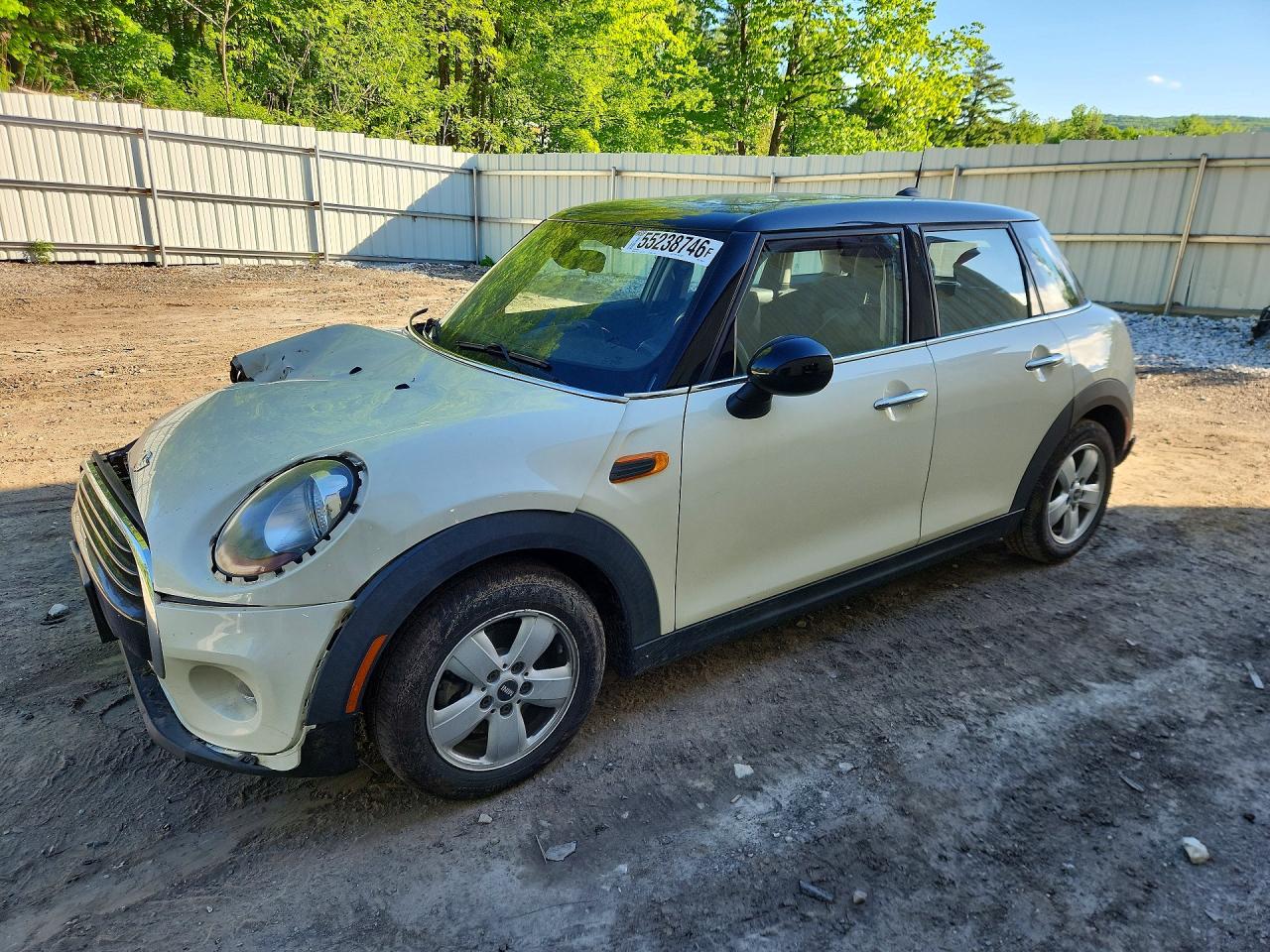 2018 MINI Hardtop 4 Door Cooper, VIN WMWXU1C59J2F80578 — Перед