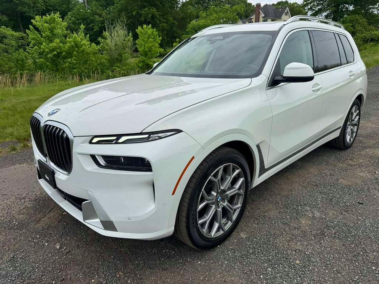 2023 BMW X7 xDrive40i, VIN 5UX23EM05P9R82524 — Minor dents and scratches