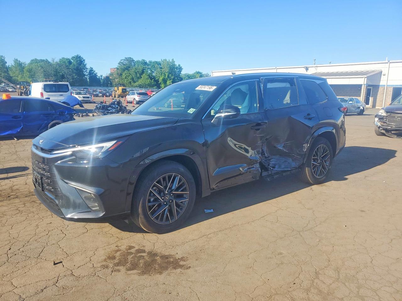 2025 Lexus TX 350 Premium, VIN 5TDAAAB63SS025807 — Бок
