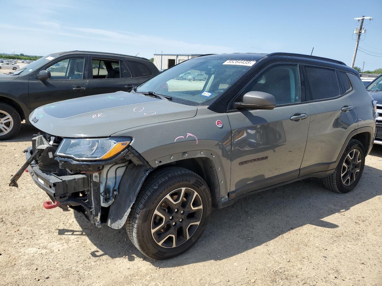 2020 Jeep Compass Trailhawk, VIN 3C4NJDDB7LT118589 — Front end