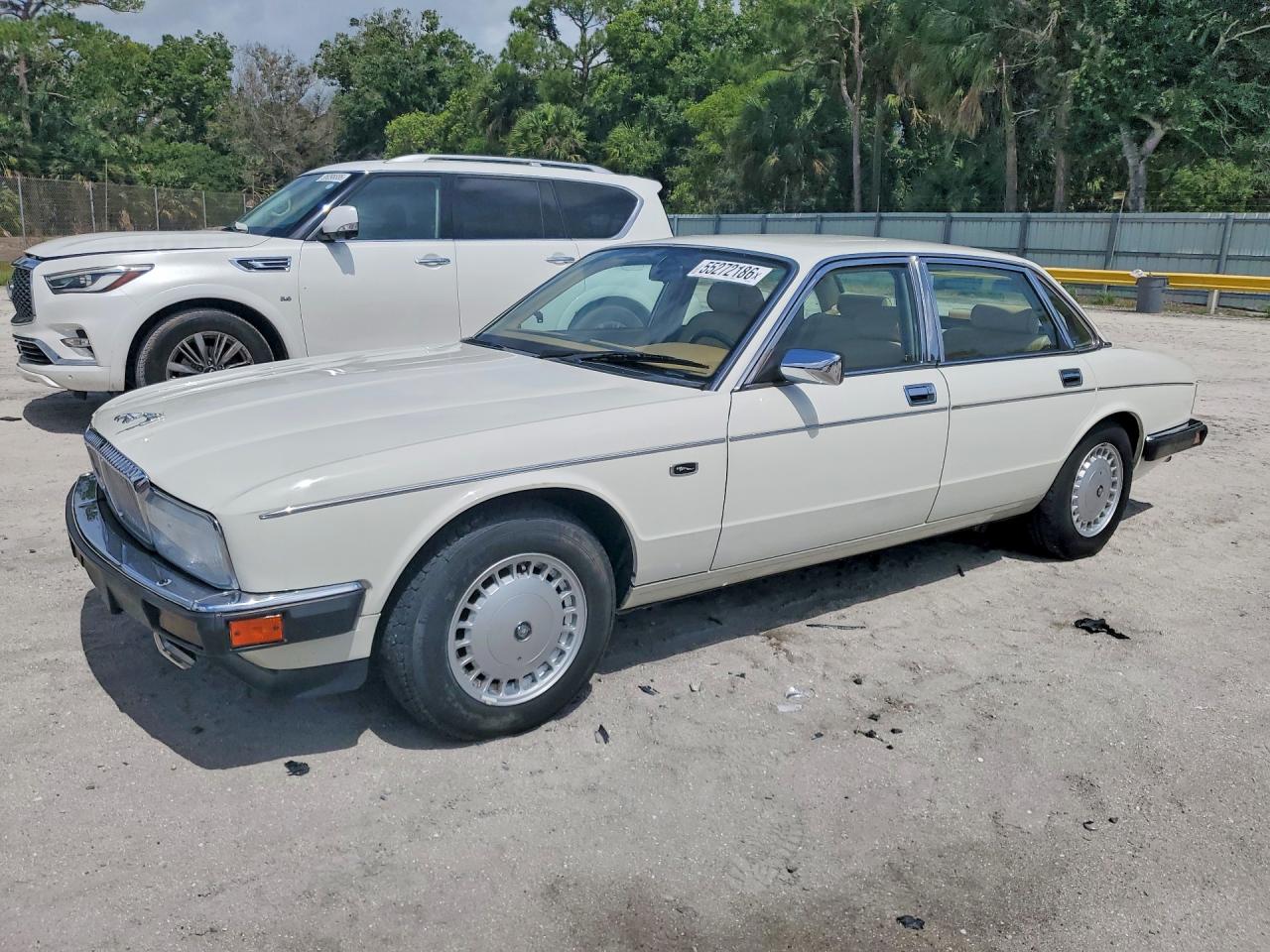 1992 Jaguar XJ, VIN SAJKY1748NC663565 — Minor dents and scratches
