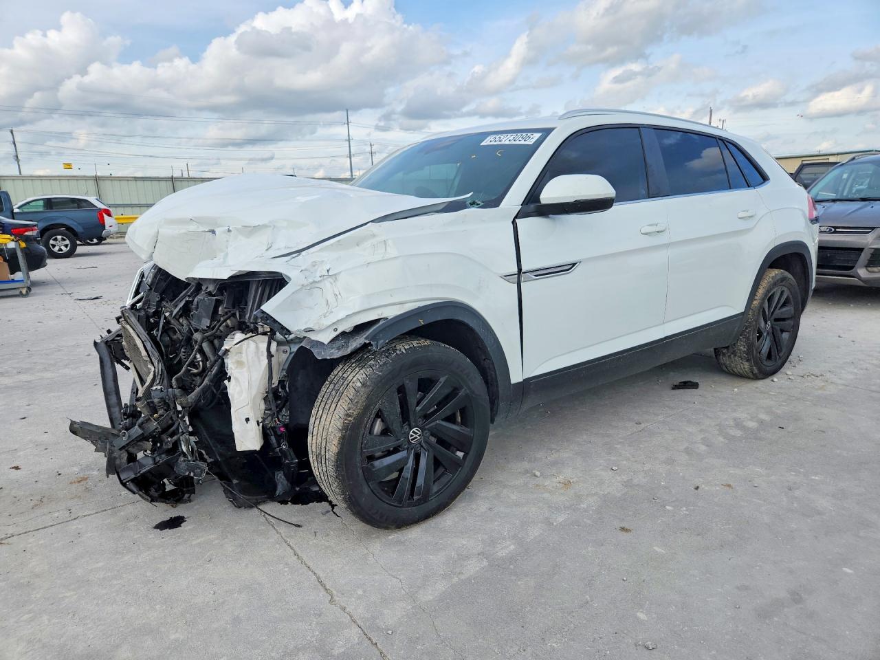 2023 Volkswagen Atlas SE, VIN 1V2HE2CA6PC223039 — Перед