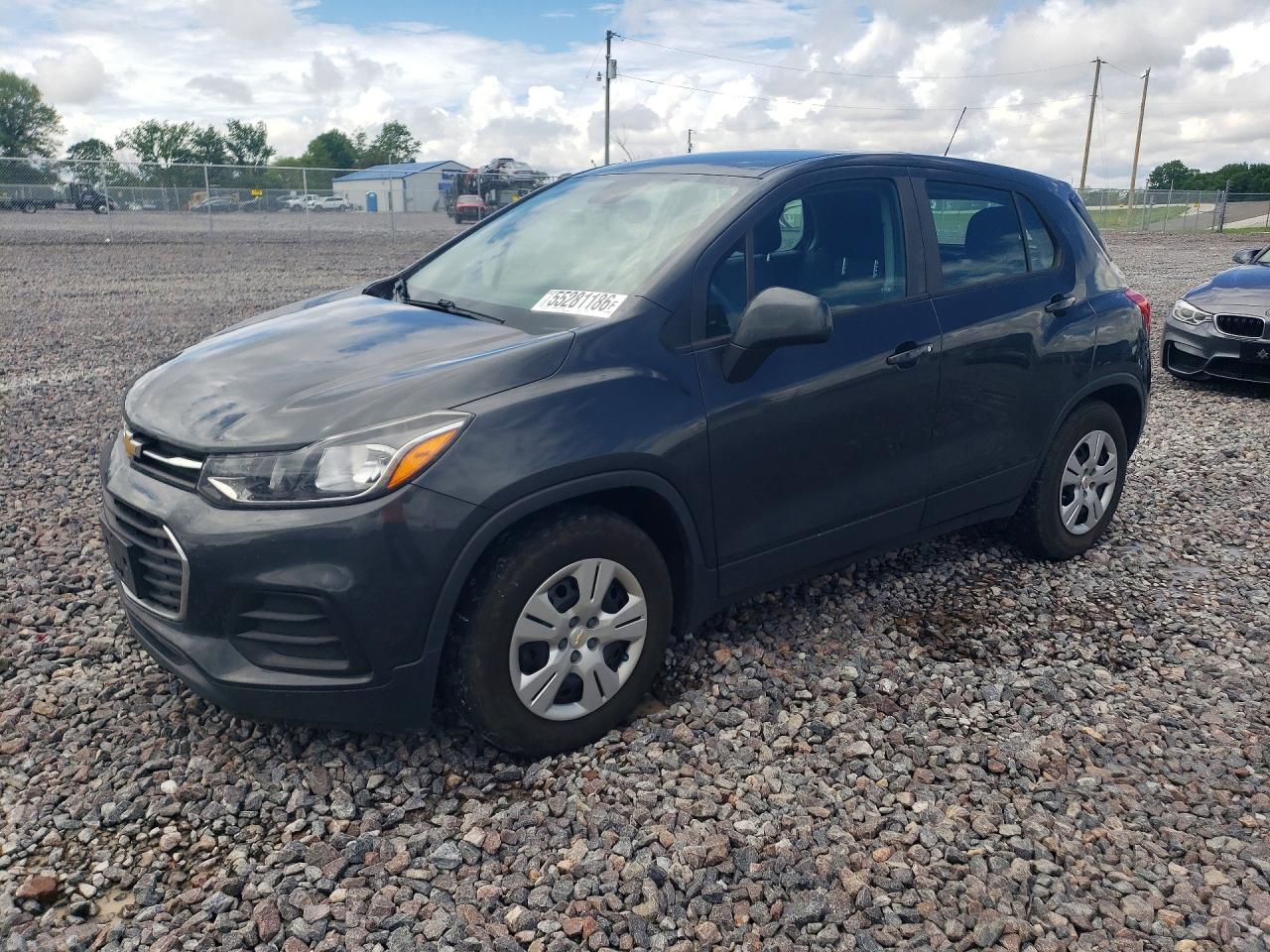 2019 Chevrolet Trax LS, VIN 3GNCJKSB0KL143192 — Бок