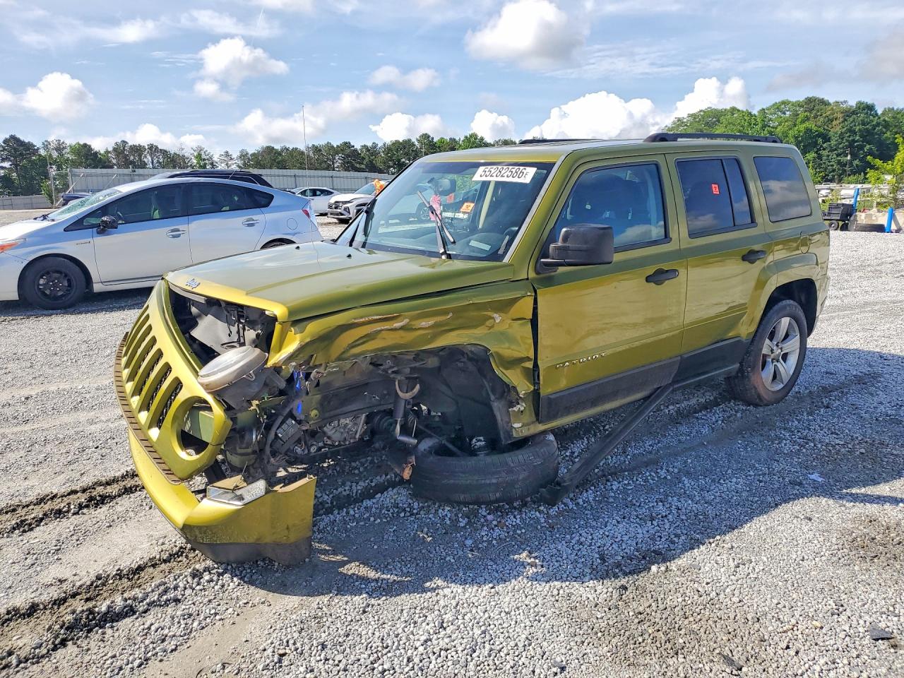 2012 Jeep Patriot Sport, VIN 1C4NJPBB2CD686419 — Front end