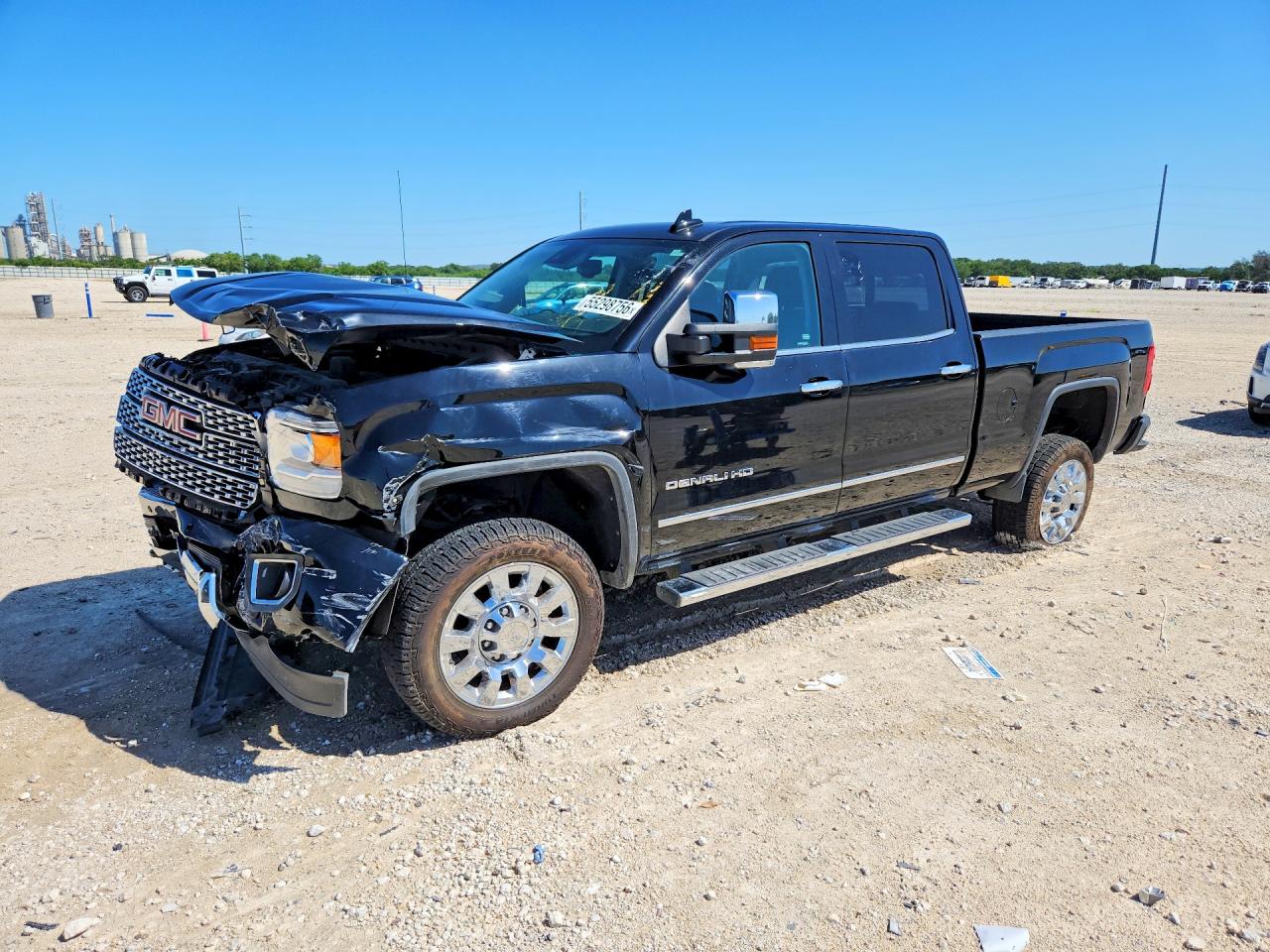 2019 GMC Sierra 2500HD Denali, VIN 1GT12SEG7KF258984 — Front end