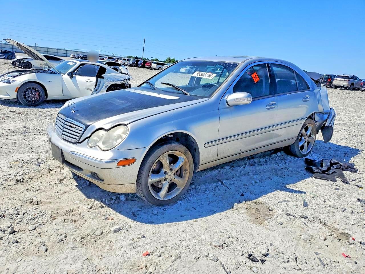 2001 Mercedes-Benz C 230/260/280/320, VIN WDBRF64J91F051571 — Rear end