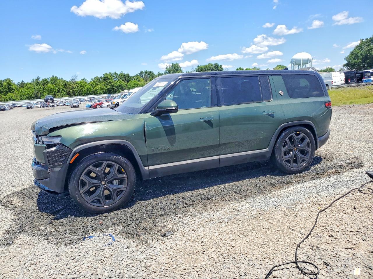 2025 Rivian R1S Adventure, VIN 7PDSGBBA5SN073823 — Front end