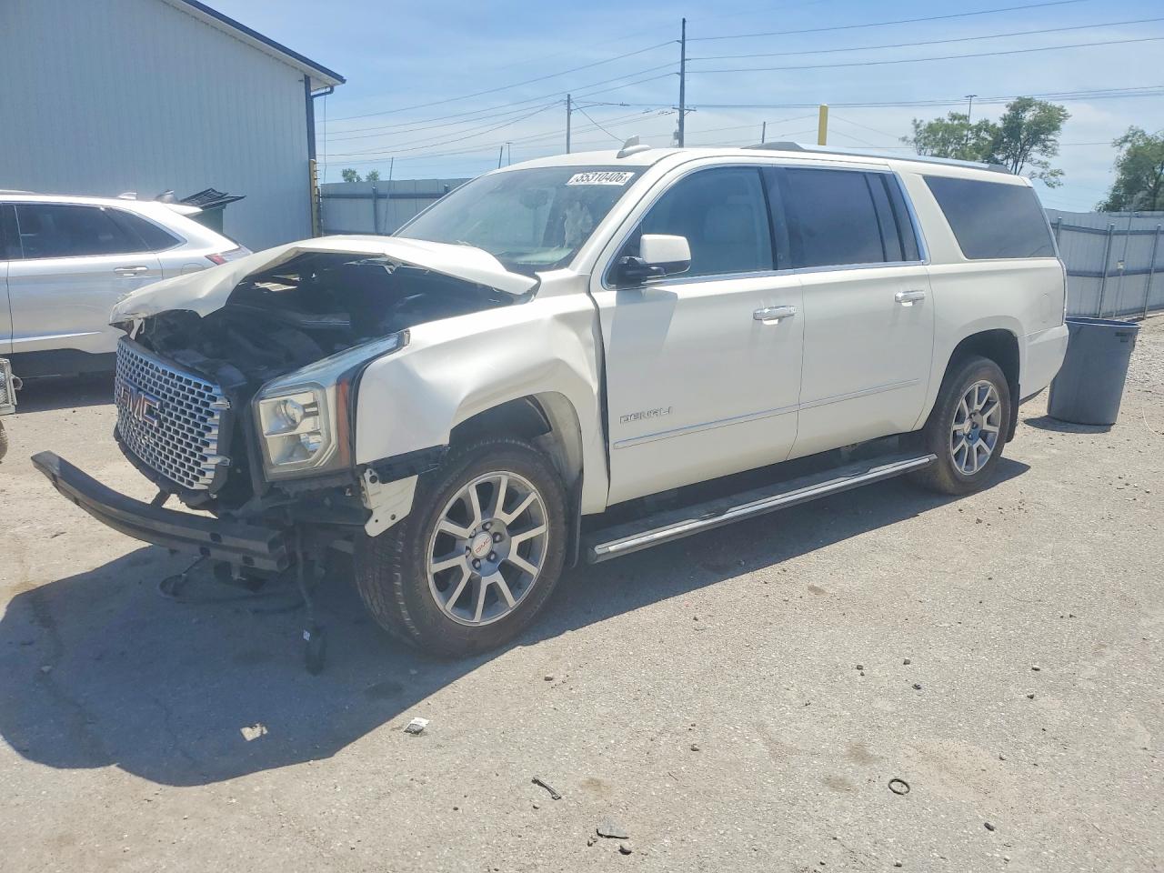 2015 GMC Yukon XL Denali, VIN 1GKS2JKJ8FR502200 — Front end