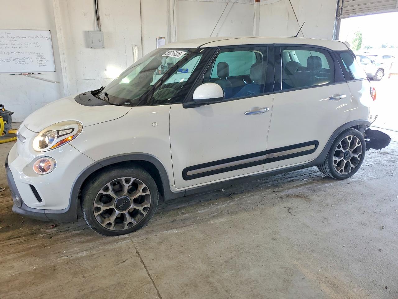 2014 FIAT 500L Trekking, VIN ZFBCFADH9EZ023526 — Rear end