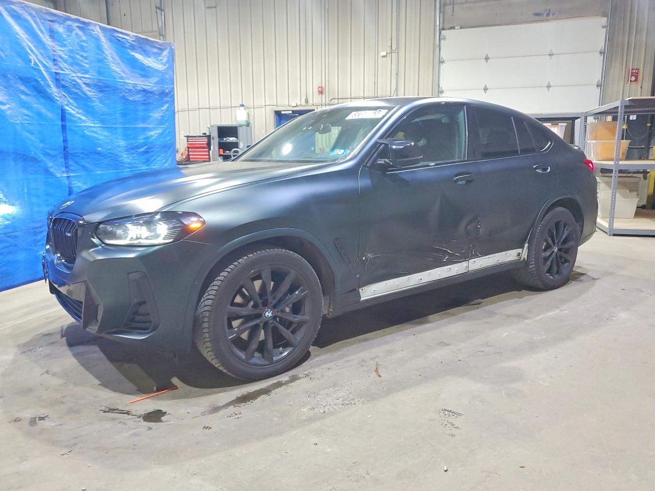2023 BMW X4 M40i, VIN 5UX43DT01P9P95267 — Бок