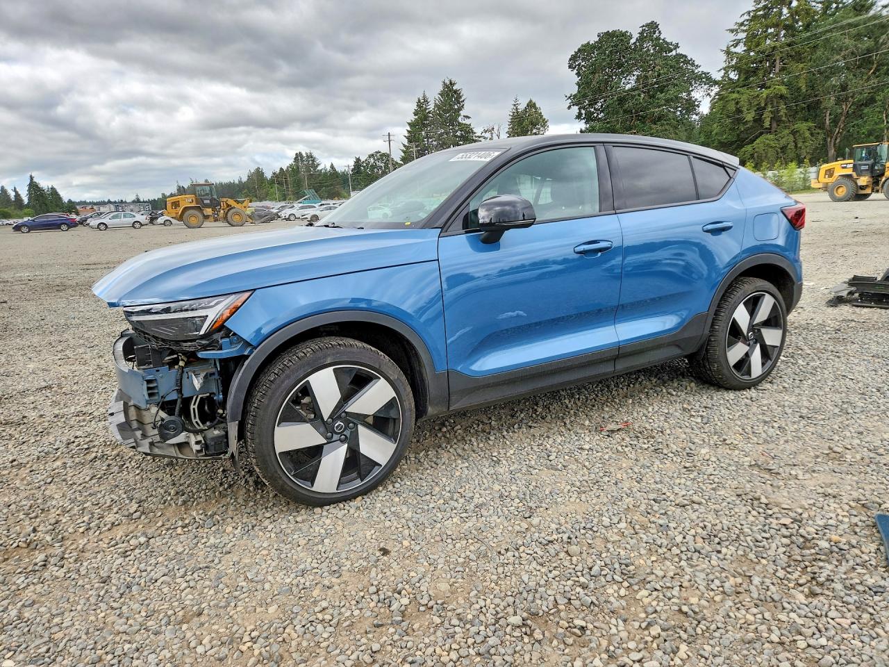 2022 Volvo C40 Ultimate, VIN YV4ED3GB4N2001440 — Перед