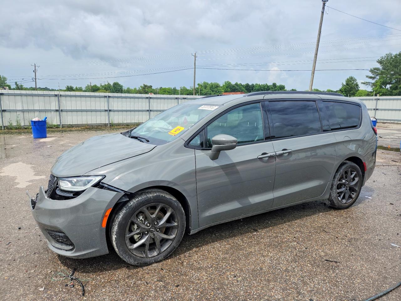 2022 Chrysler Pacifica Touring L, VIN 2C4RC1BG5NR118248 — Бок