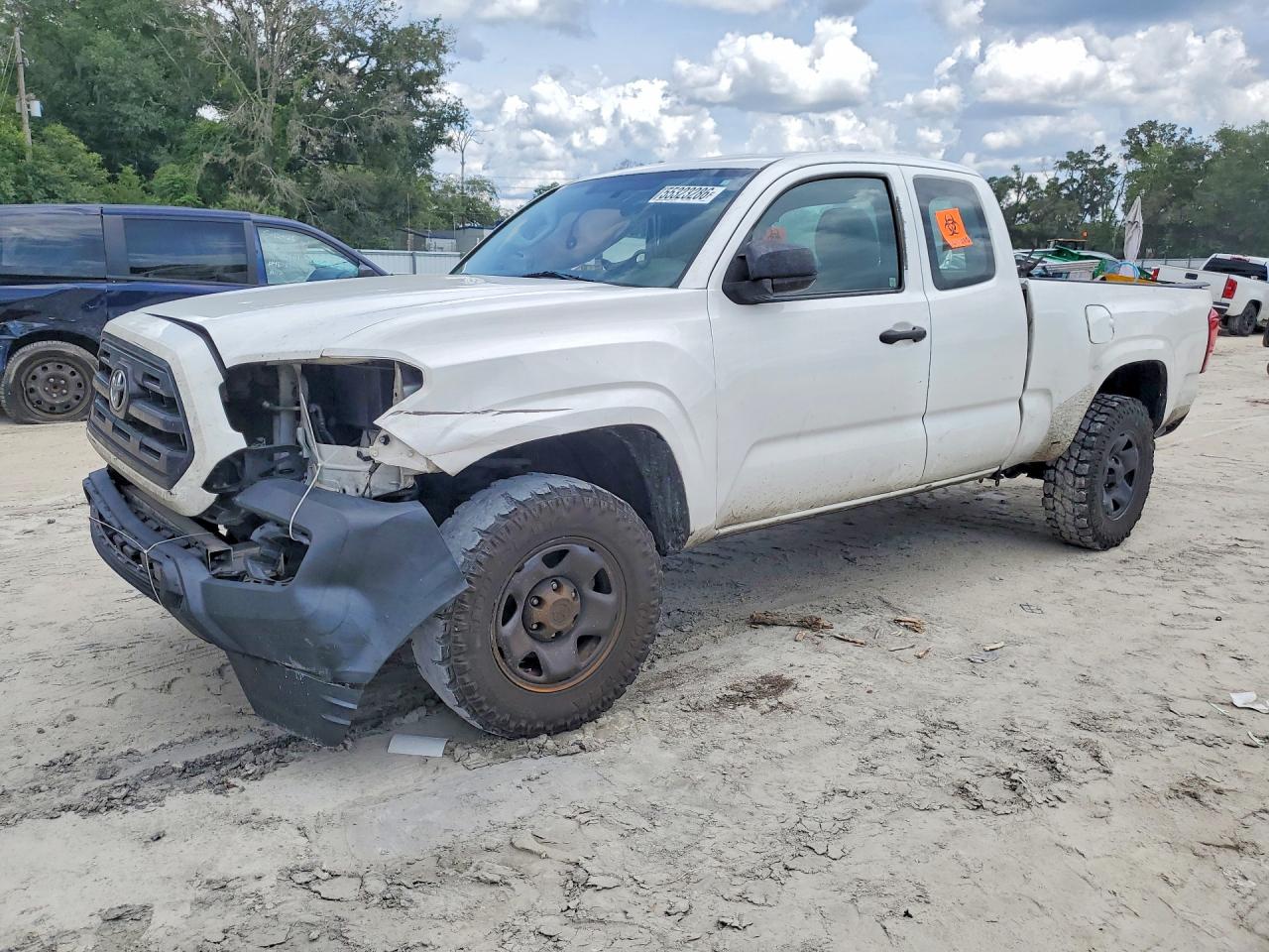 2017 Toyota Tacoma SR, VIN 5TFRX5GNXHX085322 — Side