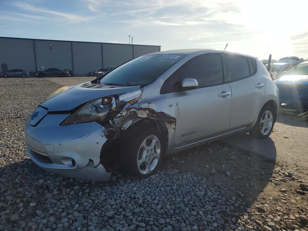 2012 Nissan LEAF SL, VIN JN1AZ0CP2CT023904 — Перед