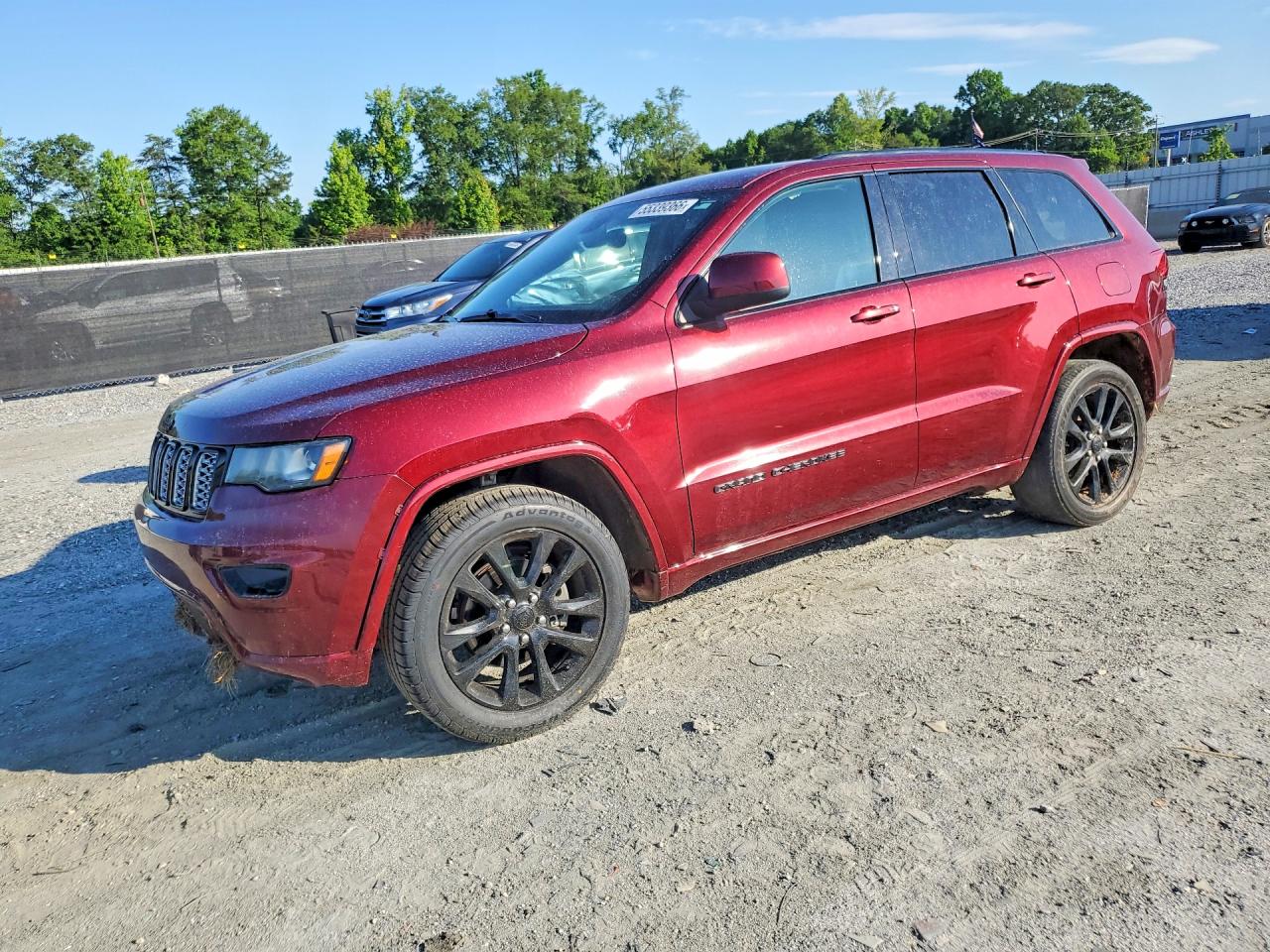 2020 Jeep Grand Cherokee Altitude, VIN 1C4RJEAG3LC392391 — Front end