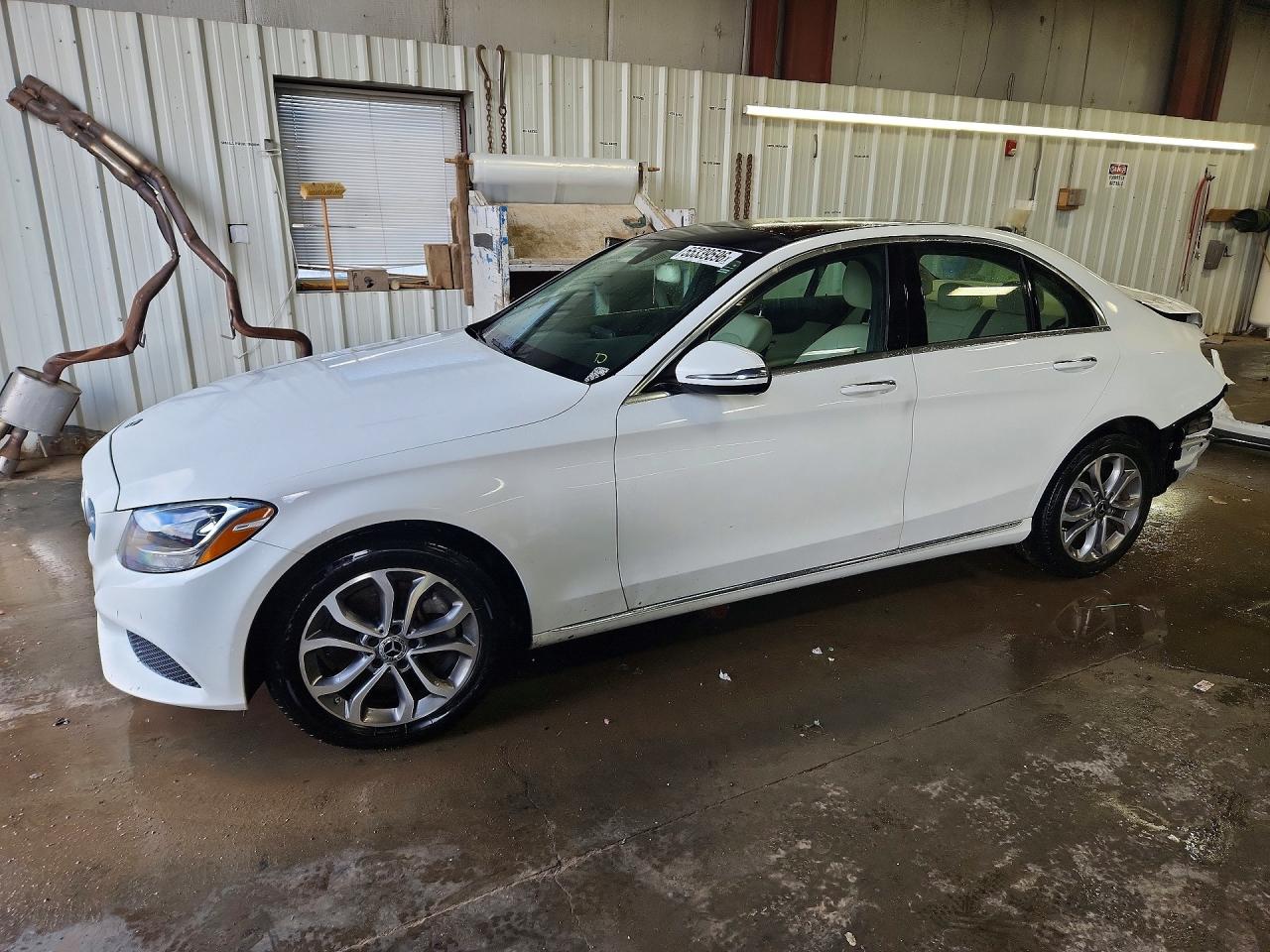 2017 Mercedes-Benz C 300, VIN 55SWF4KB7HU228104 — Зад