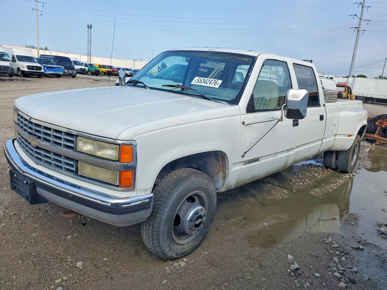 1992 Chevrolet Silverado 3500, VIN 1GCHC33N9NJ319367 — Minor dents and scratches