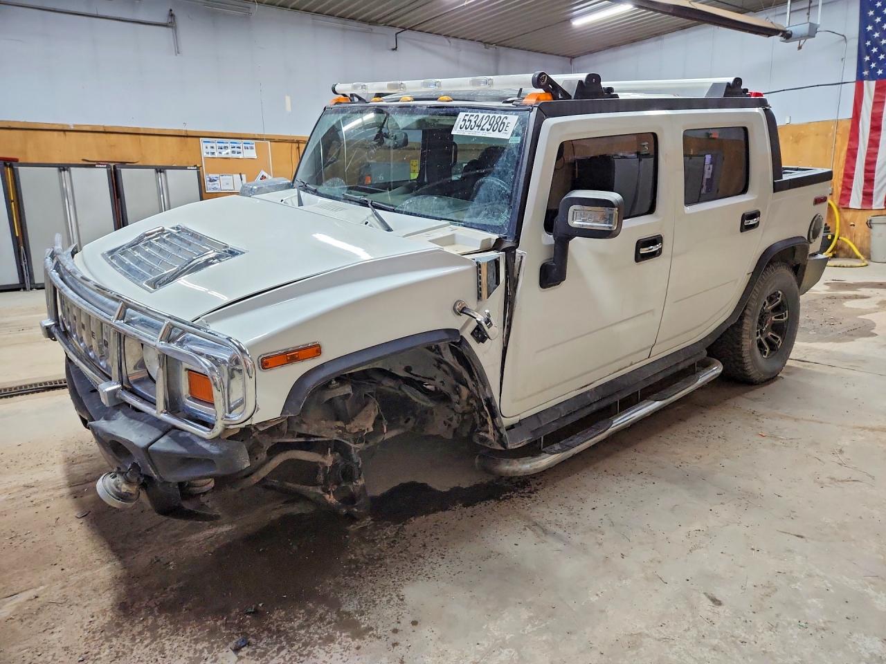 2006 Hummer H2, VIN 5GRGN22U36H114370 — Front end