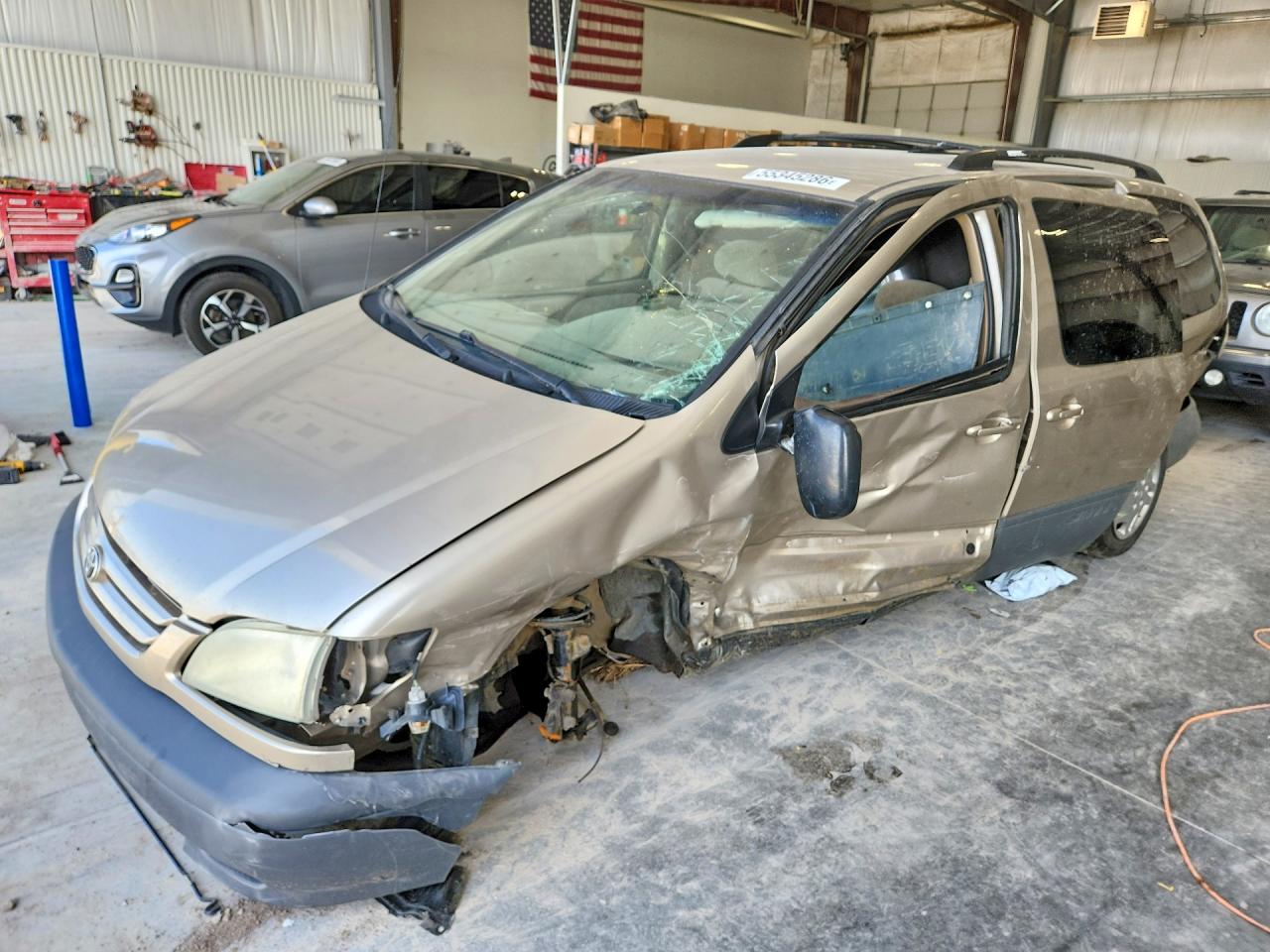 2003 Toyota Sienna LE, VIN 4T3ZF13C73U553682 — Side