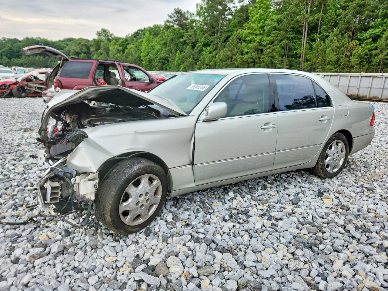 2002 Lexus LS 430, VIN JTHBN30F020084435 — Front end