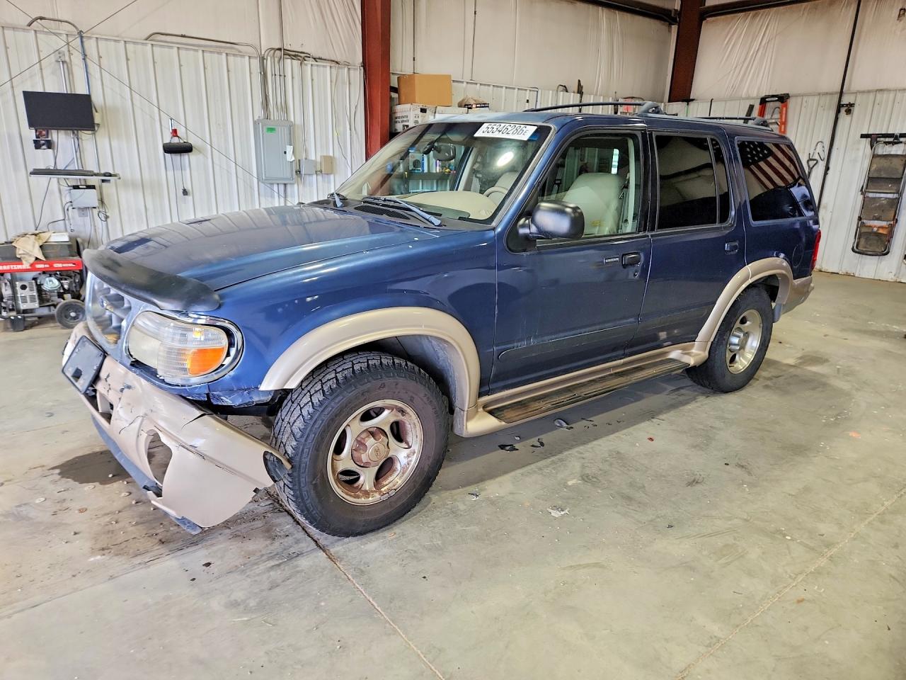 2000 Ford Explorer Eddie Bauer, VIN 1FMZU74E3YZC20908 — Front end
