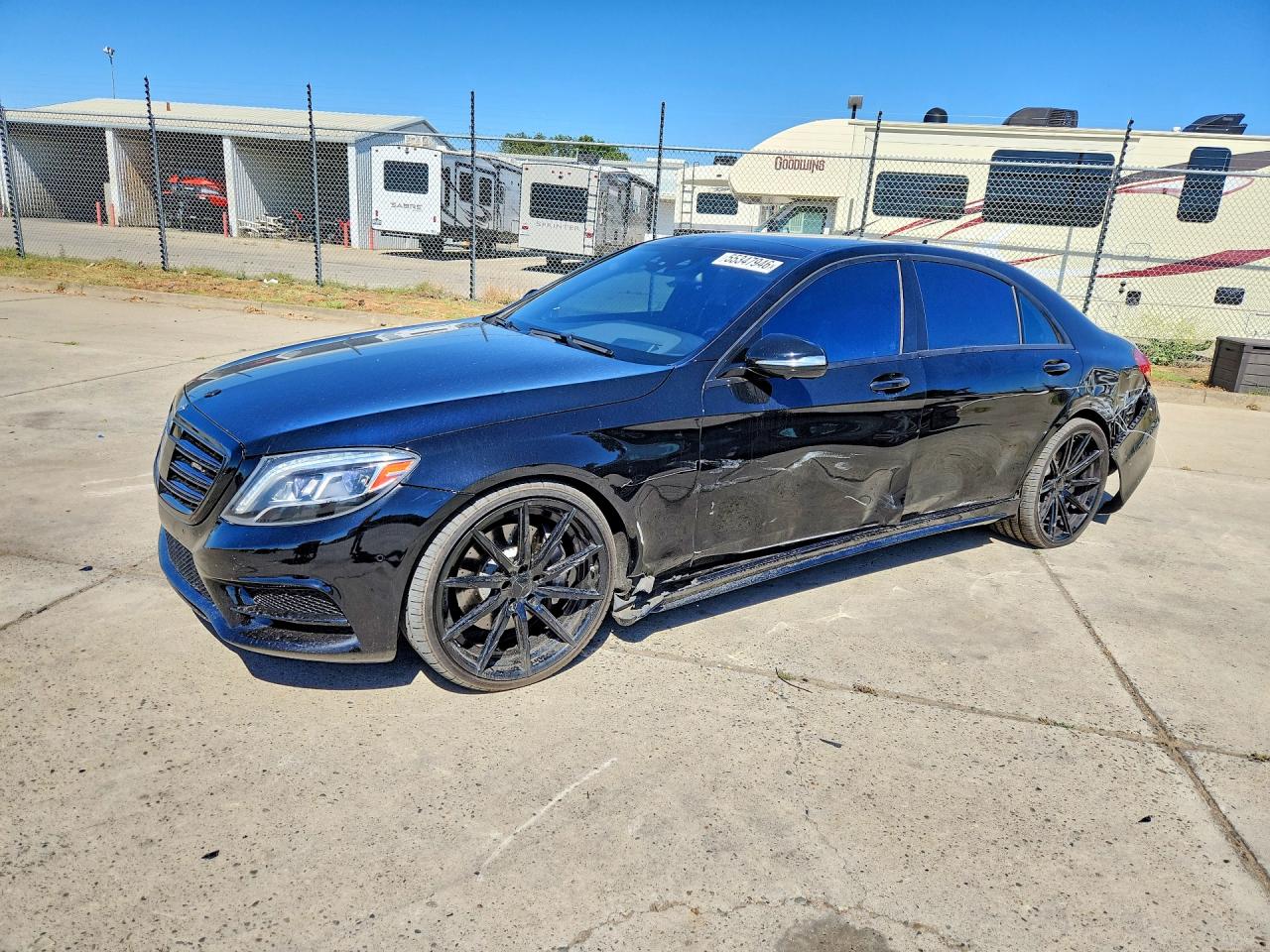 2015 Mercedes-Benz S 550, VIN WDDUG8CB7FA093620 — Бок