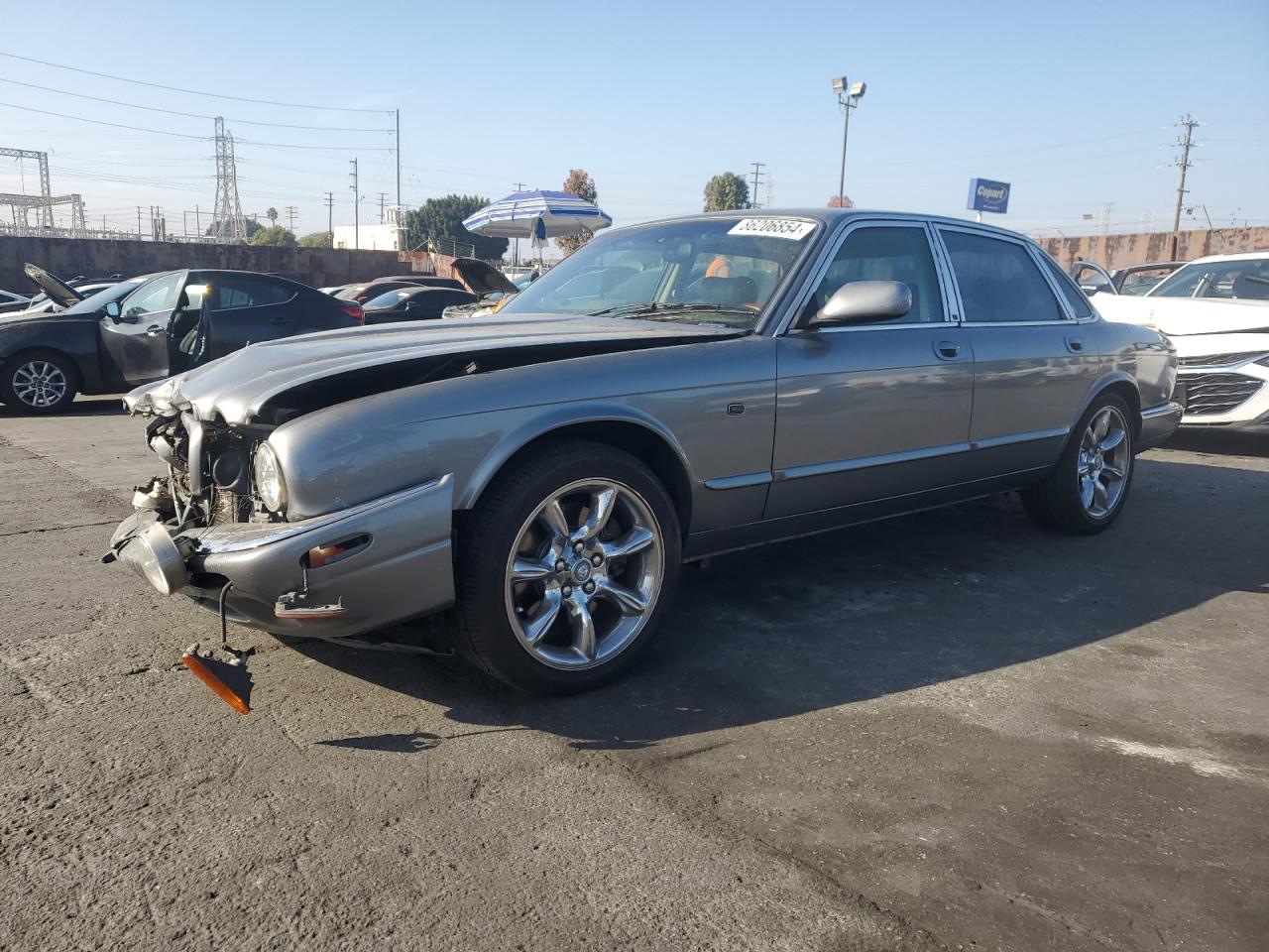 2002 Jaguar XJ R, VIN SAJDA15B12MF49401 — Front end