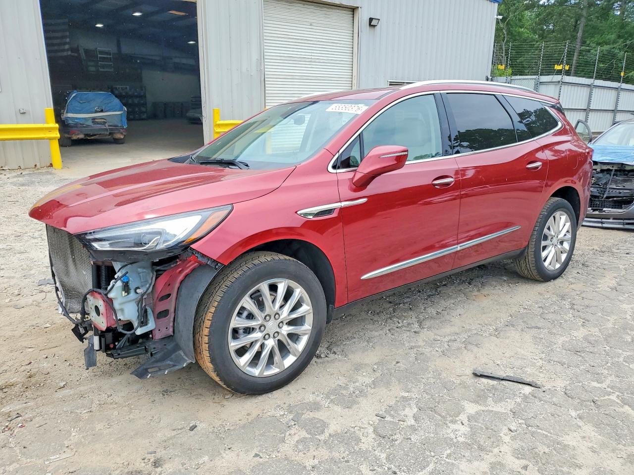 2021 Buick Enclave Essence, VIN 5GAERBKW6MJ129368 — Перед