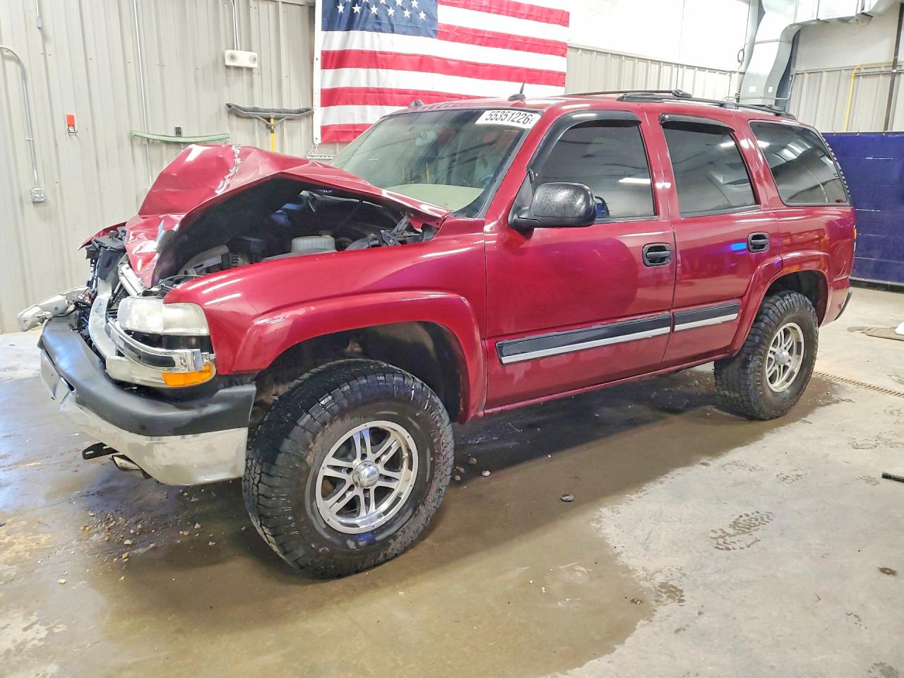 2005 Chevrolet Tahoe Z71, VIN 1GNEK13T85R152761 — Перед