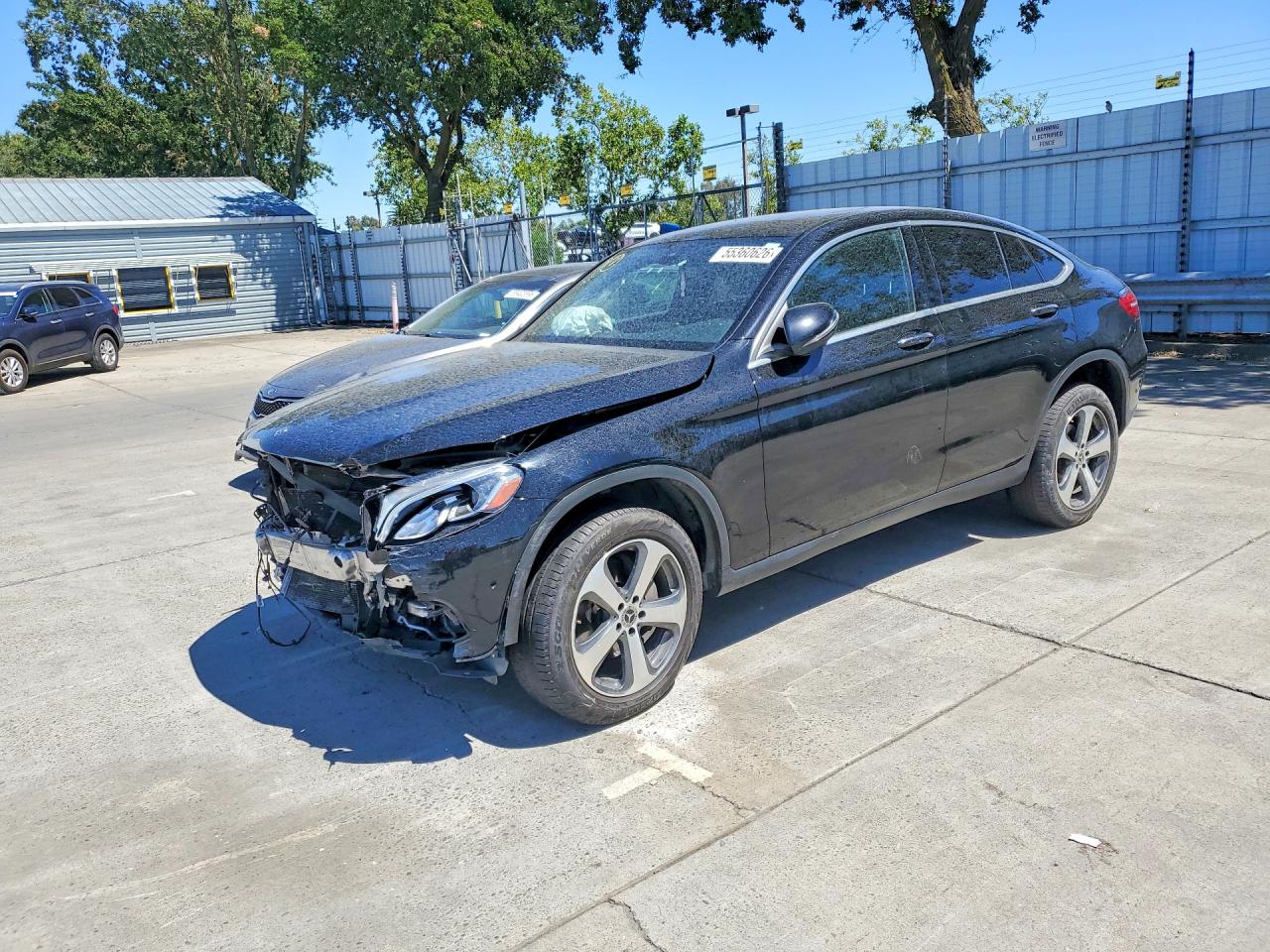 2019 Mercedes-Benz GLC 300, VIN WDC0J4KB7KF570123 — Front end