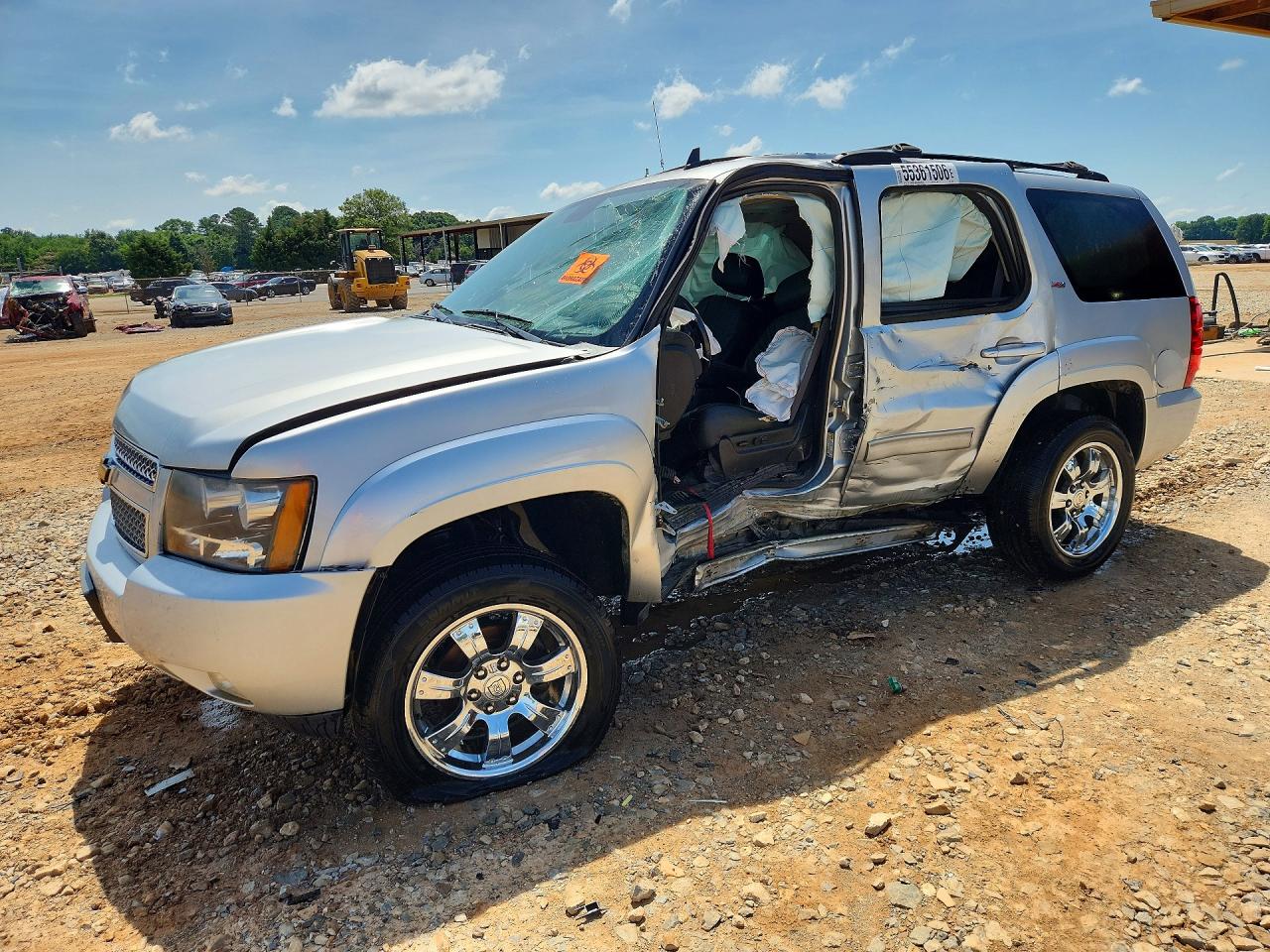 2013 Chevrolet Tahoe LT, VIN 1GNSKBE06DR199071 — Side
