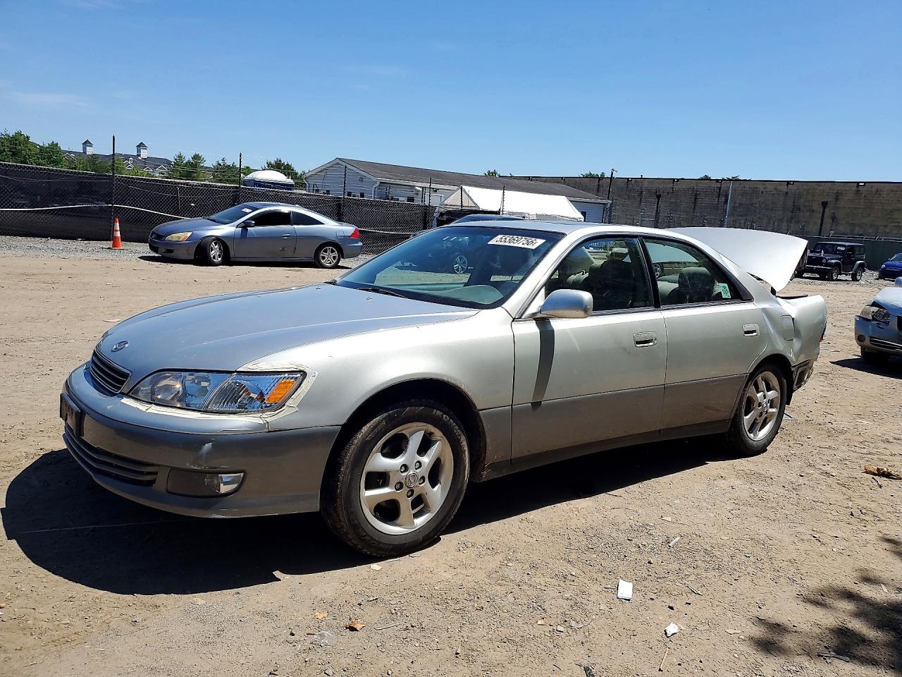 2001 Lexus ES 300, VIN JT8BF28GX15106303 — Зад