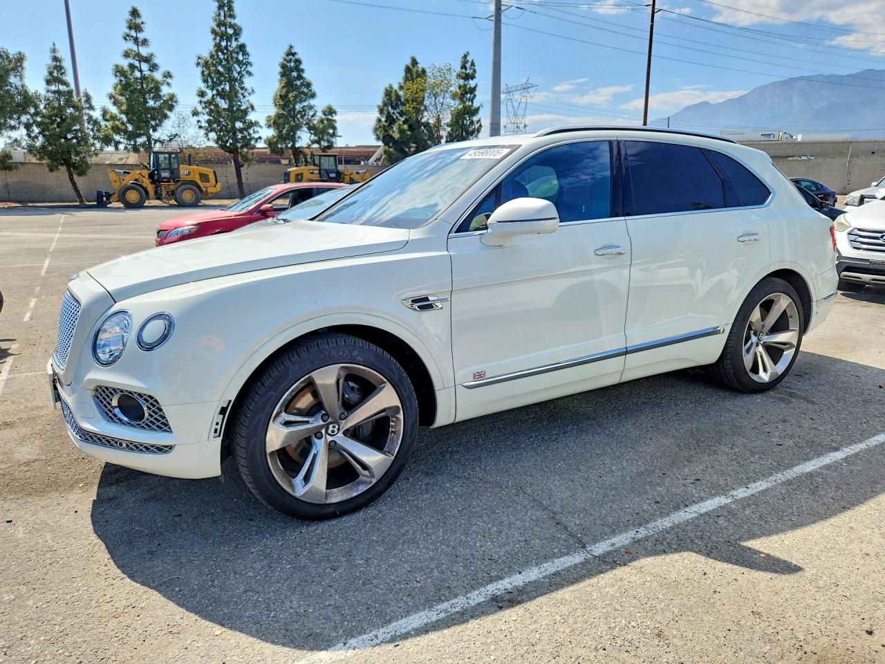 2018 Bentley Bentayga Signature, VIN SJAAC2ZV8JC017622 — Rear end