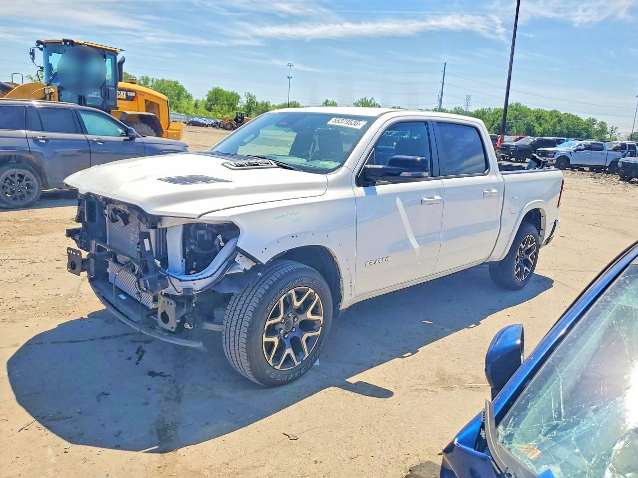 2025 Ram 1500 Laramie, VIN 1C6SRFJP1SN748685 — Перед