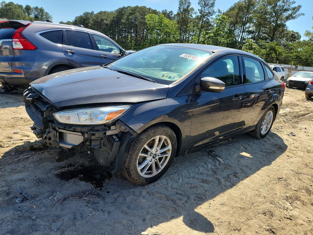 2017 Ford Focus SE, VIN 1FADP3F22HL215791 — Перед