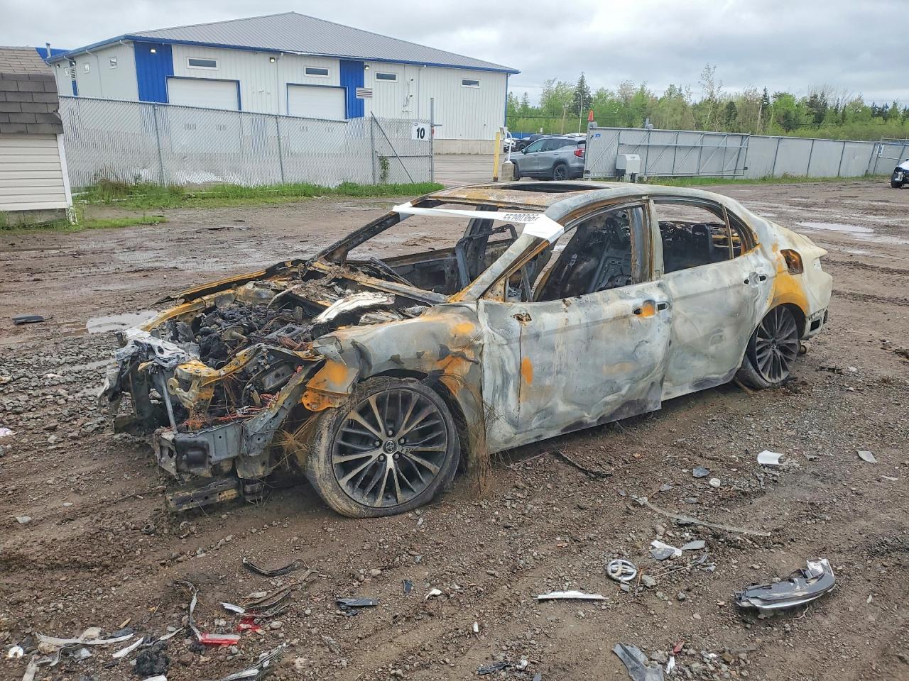 2020 Toyota Camry Hybrid XLE, VIN 4T1B21HK7LU522647 — Burn