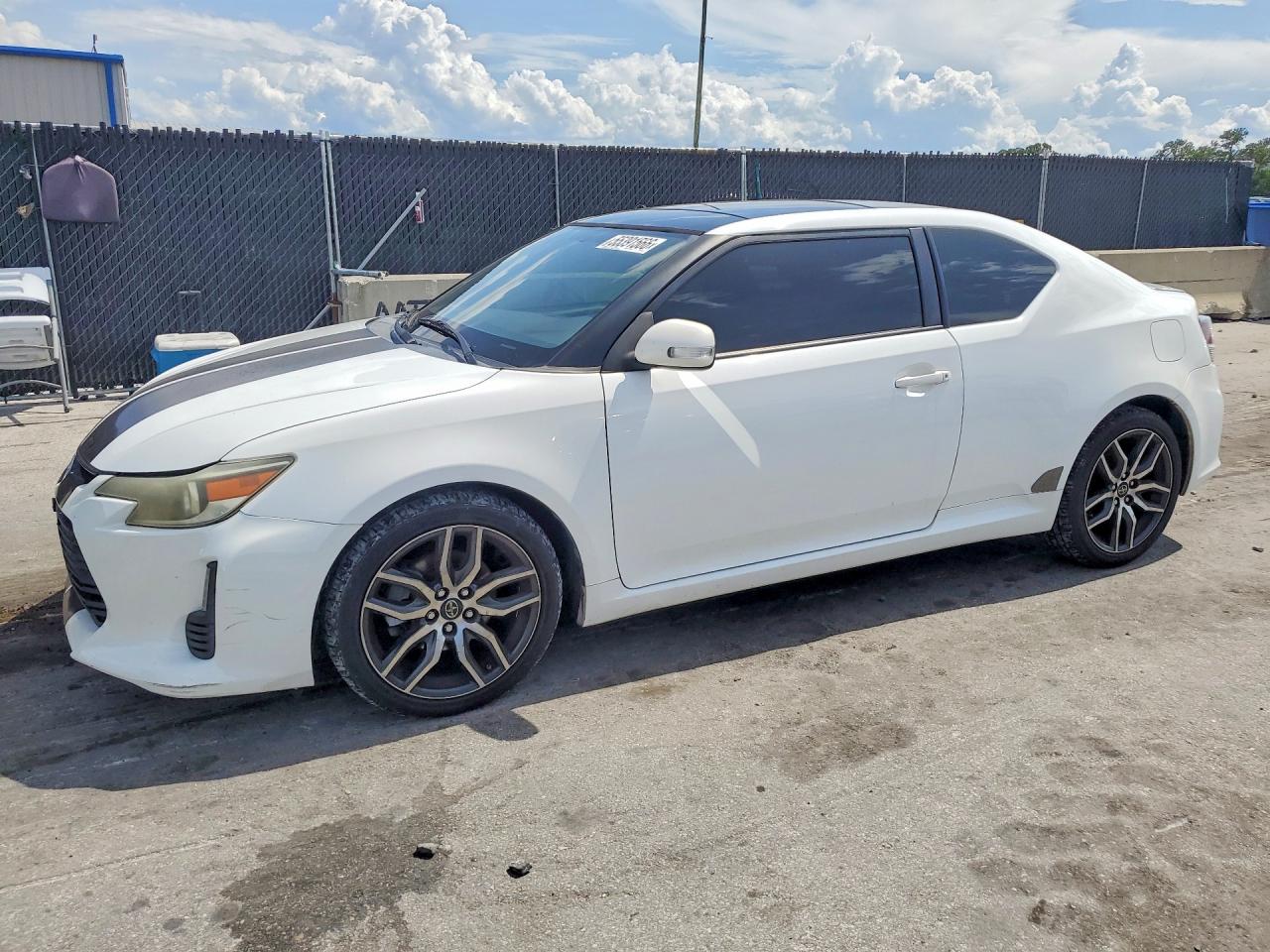2014 Scion tC, VIN JTKJF5C78E3081773 — Front end