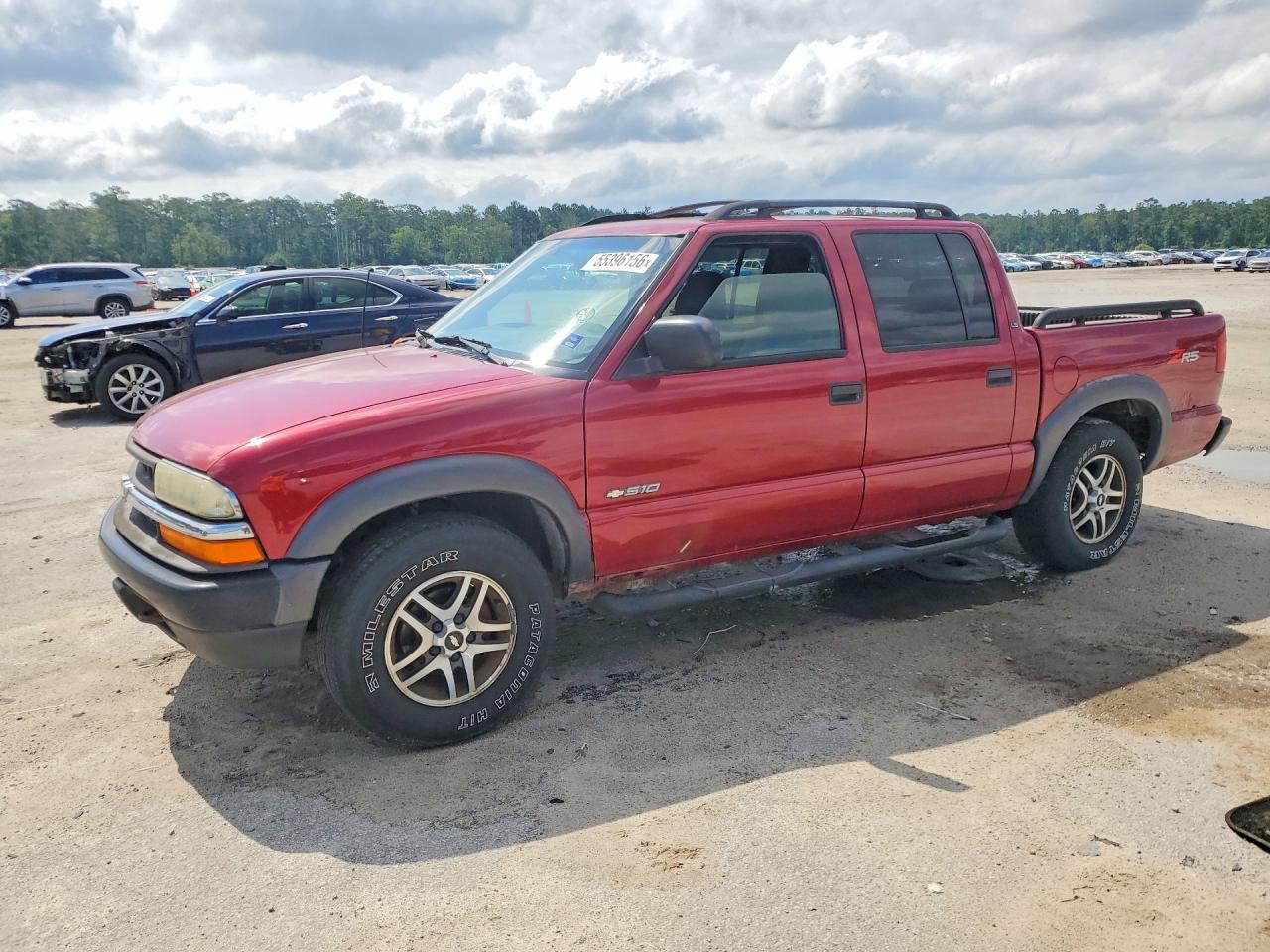 2004 Chevrolet S-10 LS, VIN 1GCDT13X24K101915 — Front end