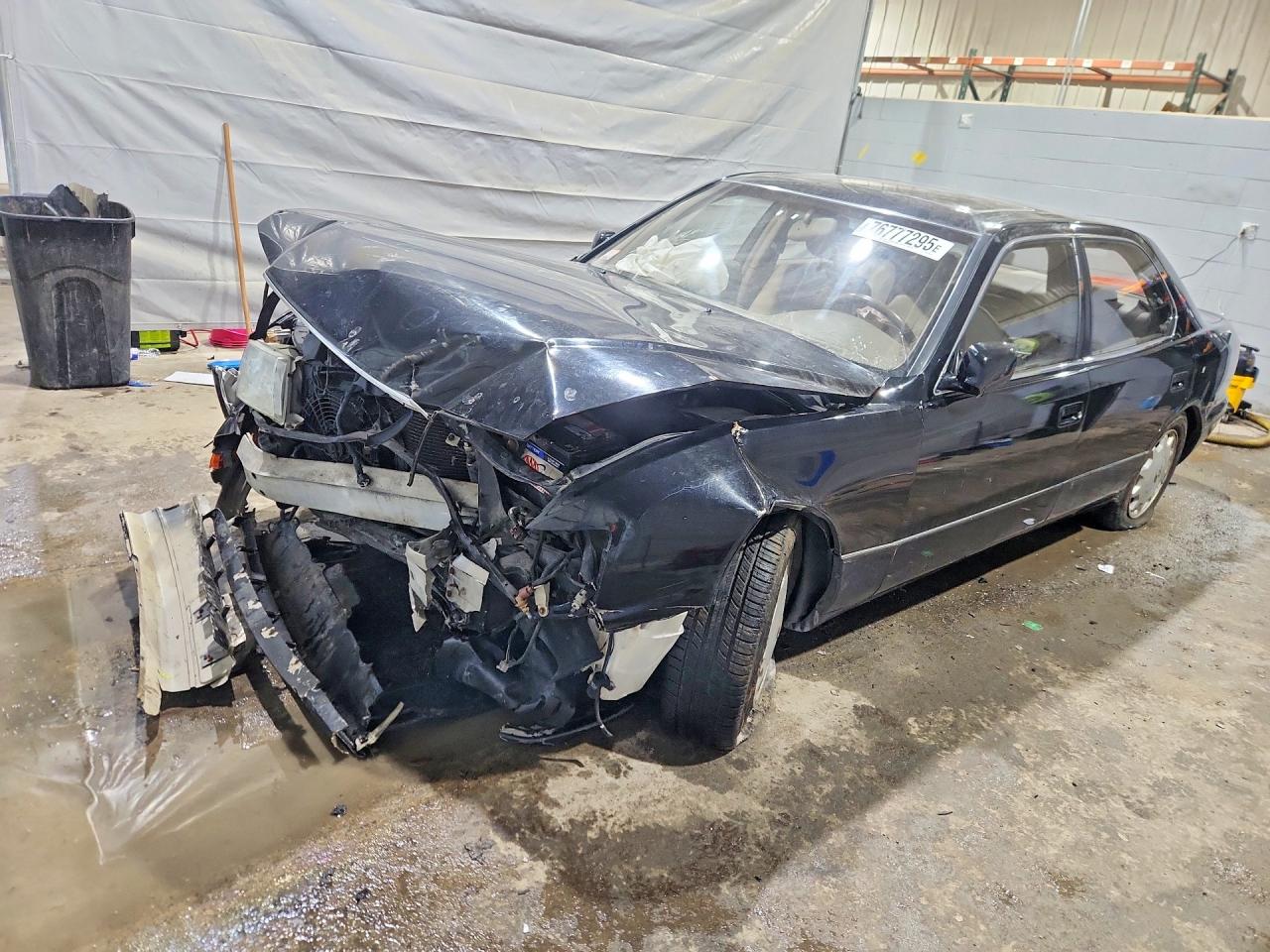 1995 Lexus LS 400, VIN JT8UF22E1S0002569 — Front end