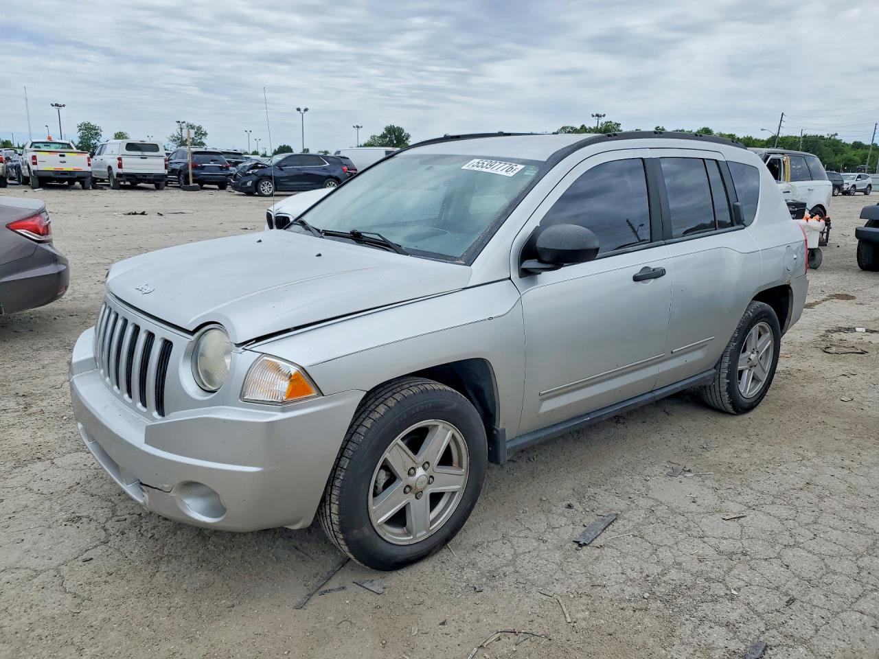 2008 Jeep Compass Sport, VIN 1J8FT47W58D519755 — Перед