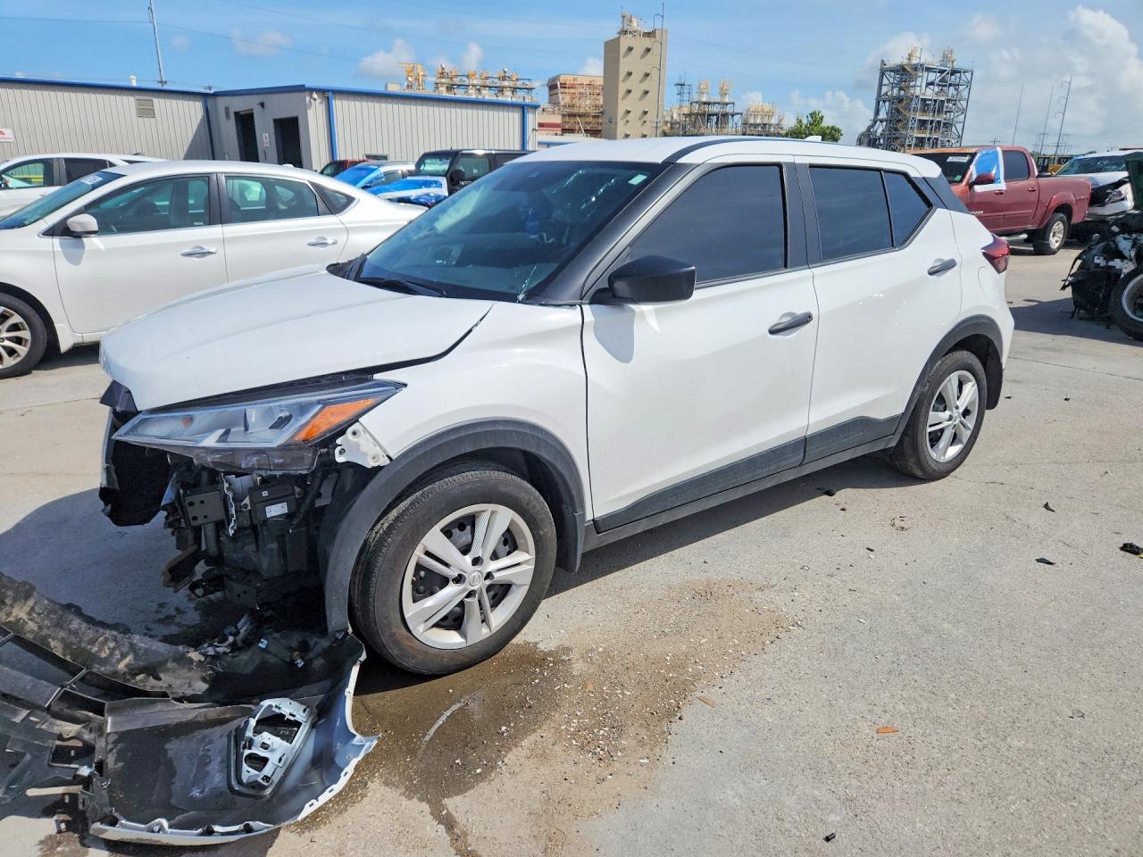 2025 Nissan Kicks Play S, VIN 3N1CP5BV4SL482852 — Front end