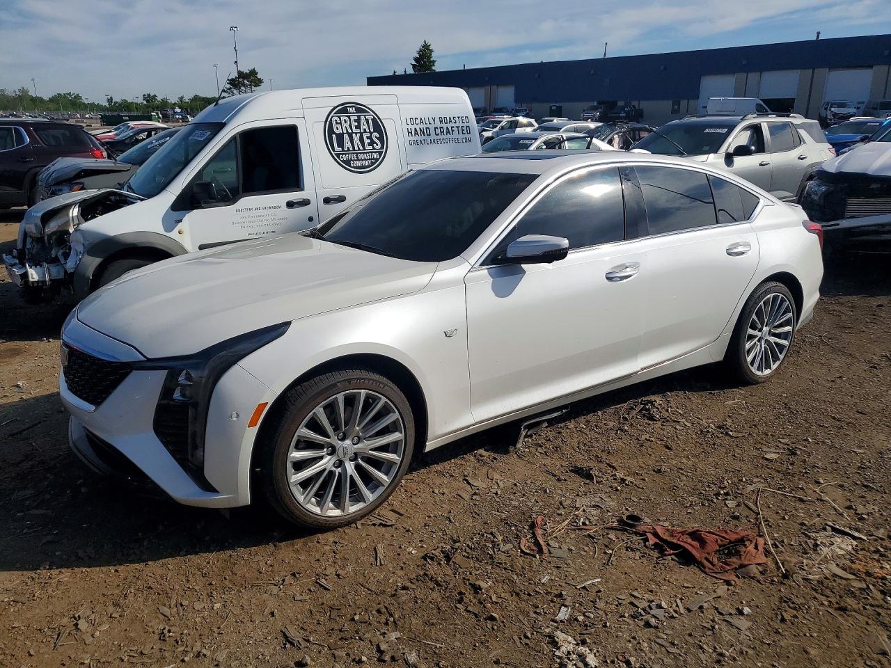 2025 Cadillac CT5 Premium Luxury, VIN 1G6DS5RW8S0102992 — Бок